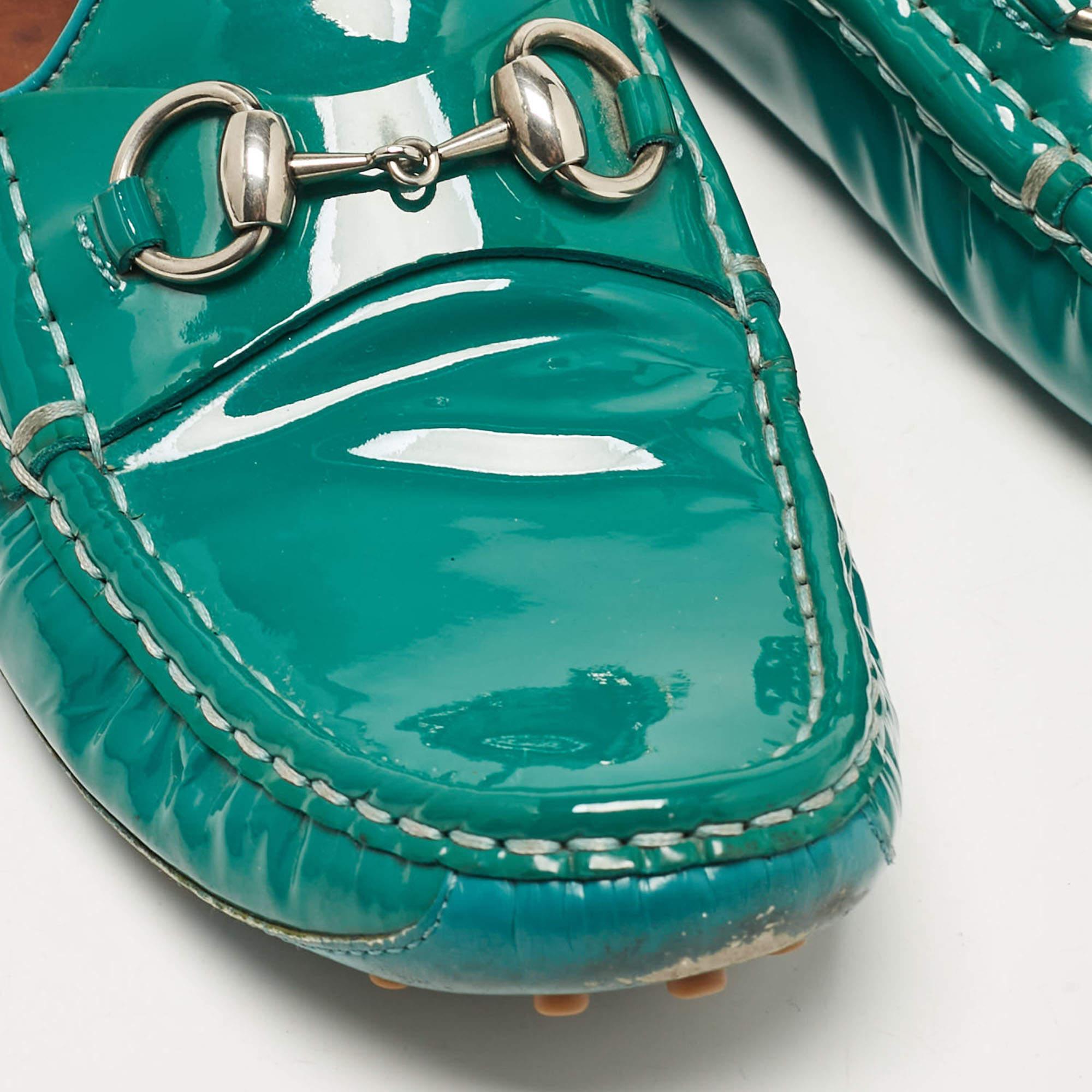 Gucci, mocassini in pelle verniciata verde taglia 38 in vendita 2