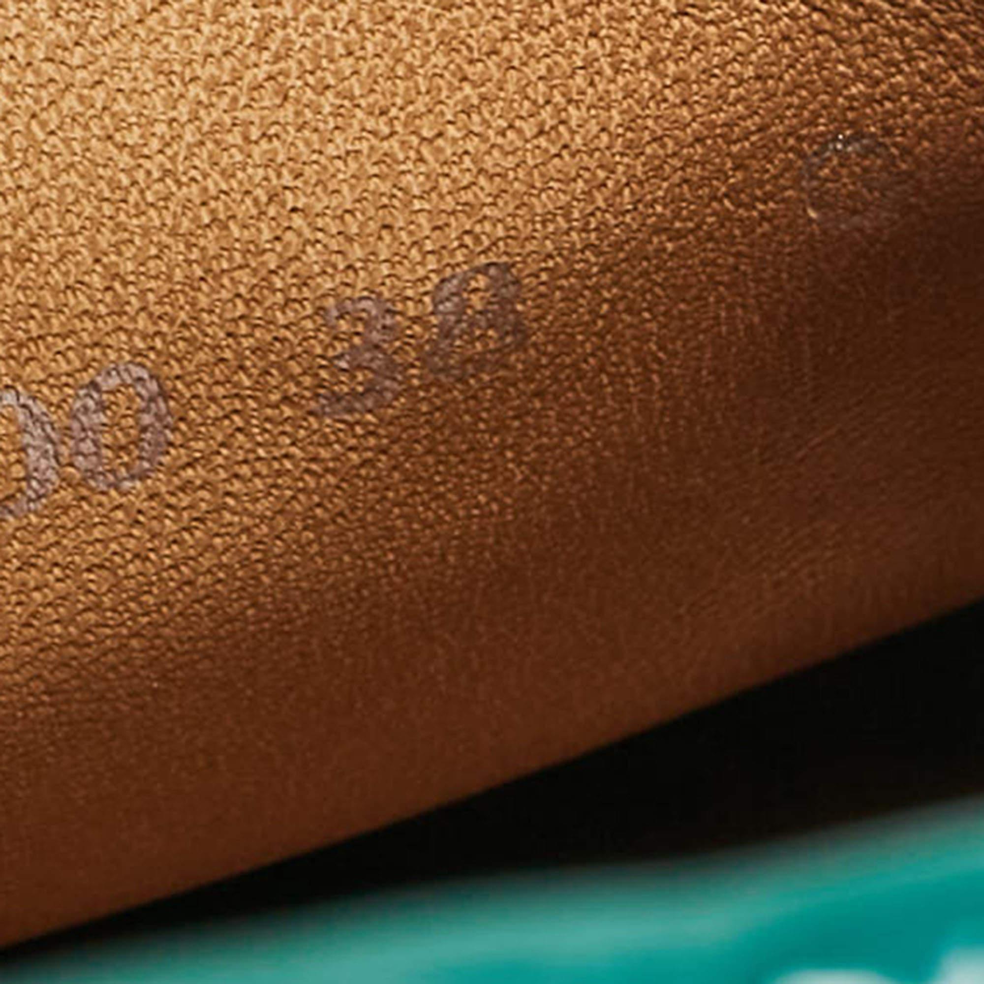 Gucci, mocassini in pelle verniciata verde taglia 38 in vendita 3