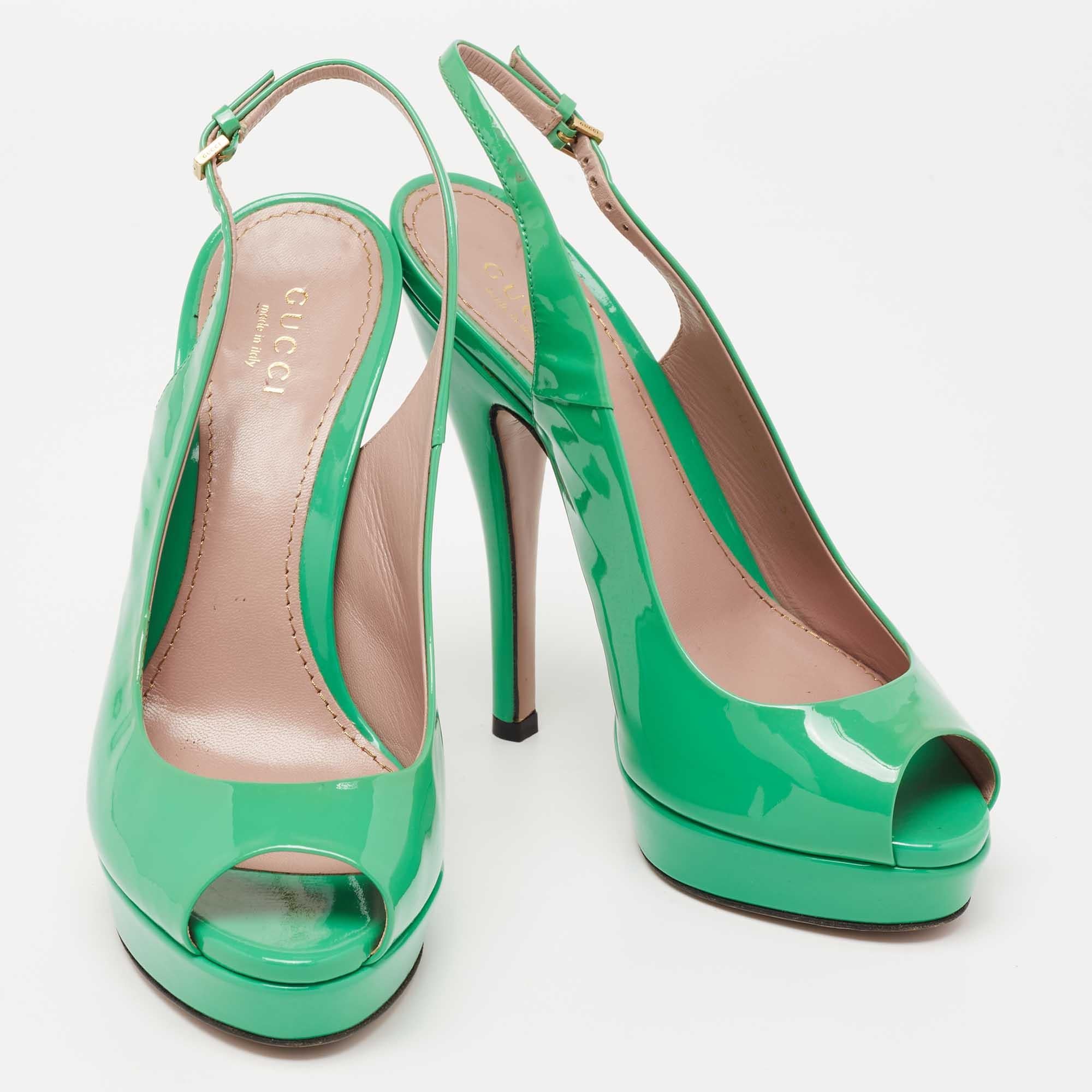 Gucci Sofia Peep Toe Plateausandalen mit Knöchelriemen aus grünem Lackleder, Größe 35.5 (Grün) im Angebot