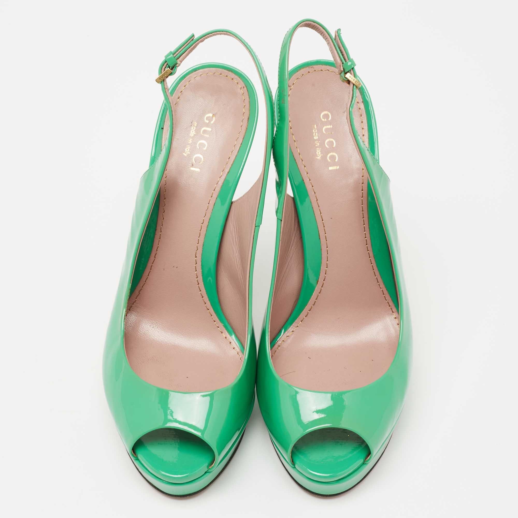 Vert Gucci - Sandales Sofia à plateforme en cuir verni vert avec brides à la cheville, taille 35,5 en vente