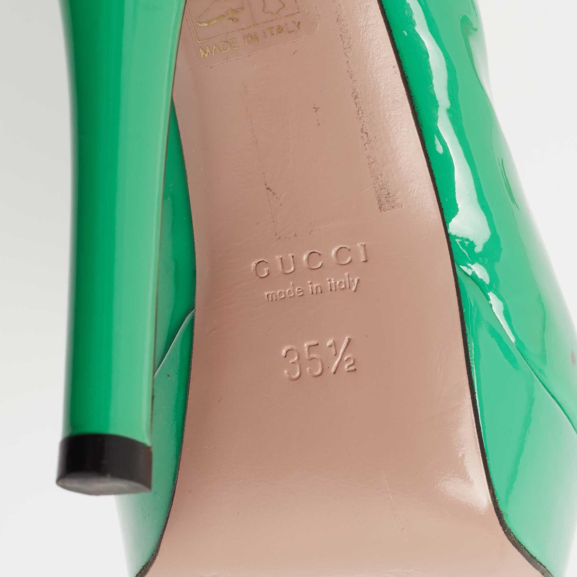 Gucci Sofia Peep Toe Plateausandalen mit Knöchelriemen aus grünem Lackleder, Größe 35.5 im Angebot 3