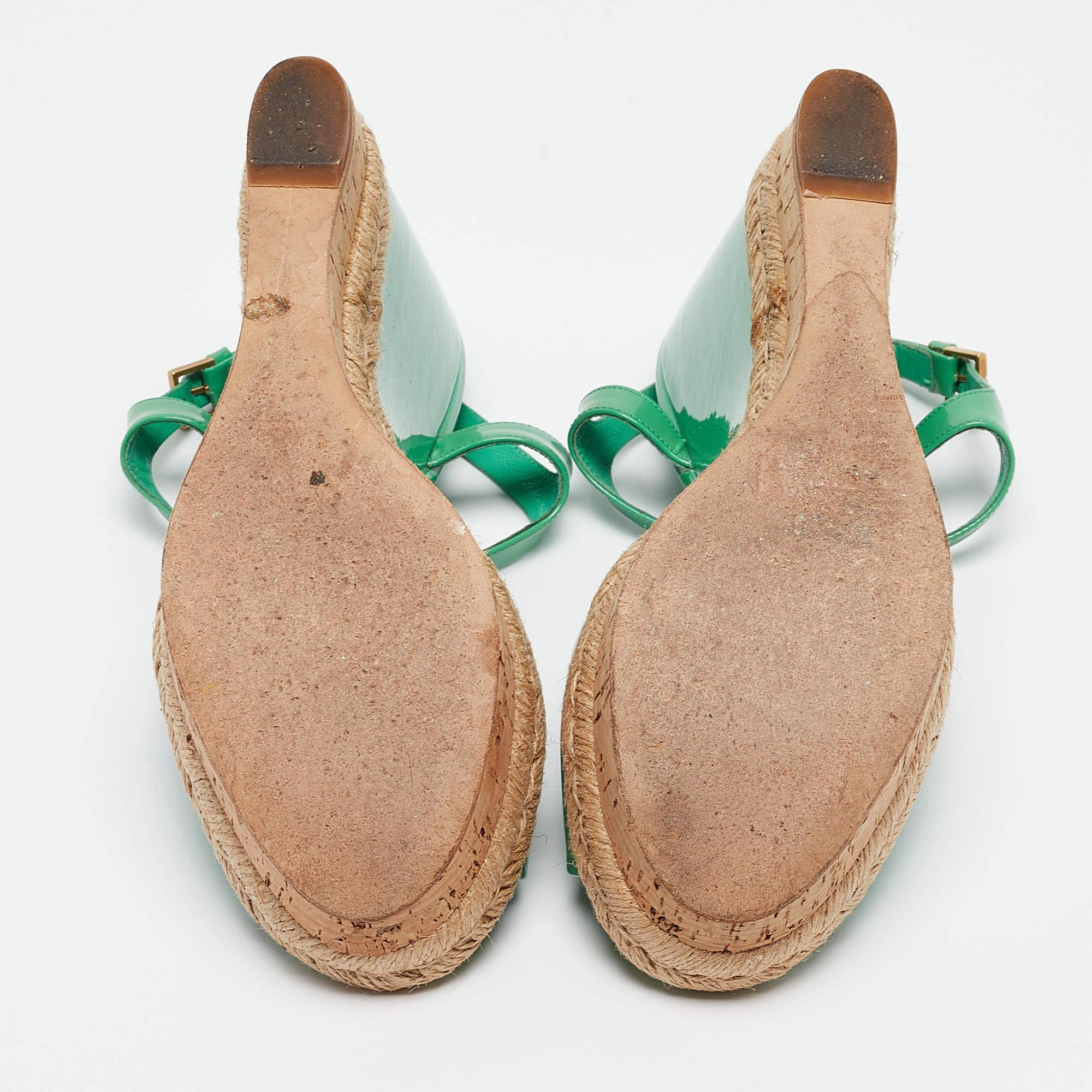 Sandalias de cuña Gucci Green Patent Microguccissima Hollie talla 39.5 en venta 1