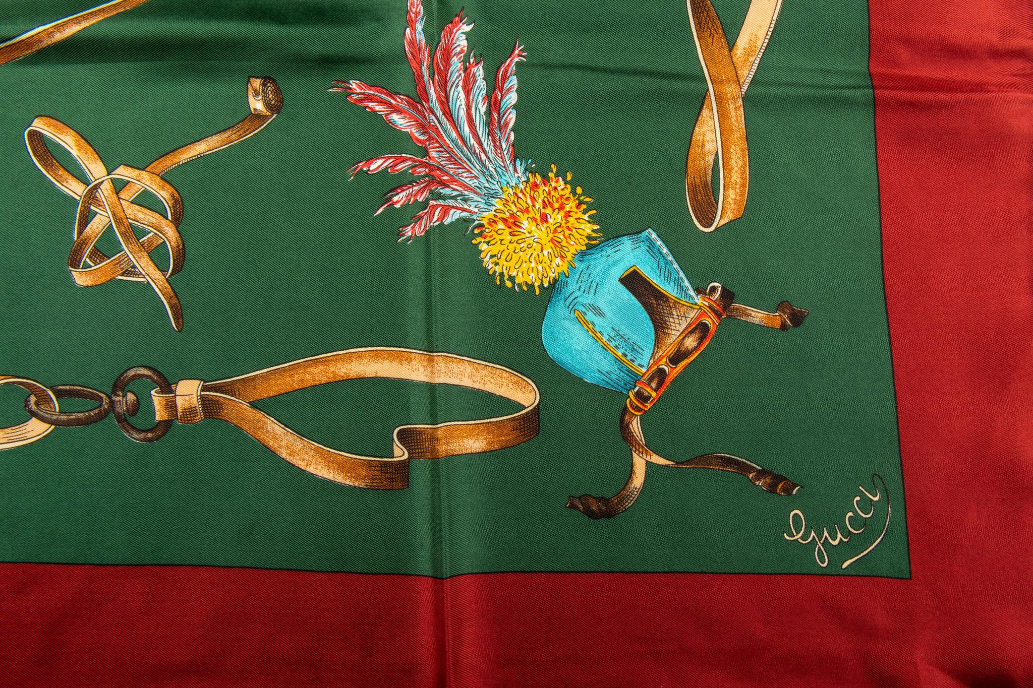 Gucci-Schal aus 100 % Seide in Grün mit rotem Besatz. Vögel entwerfen. Handgerollte Kanten