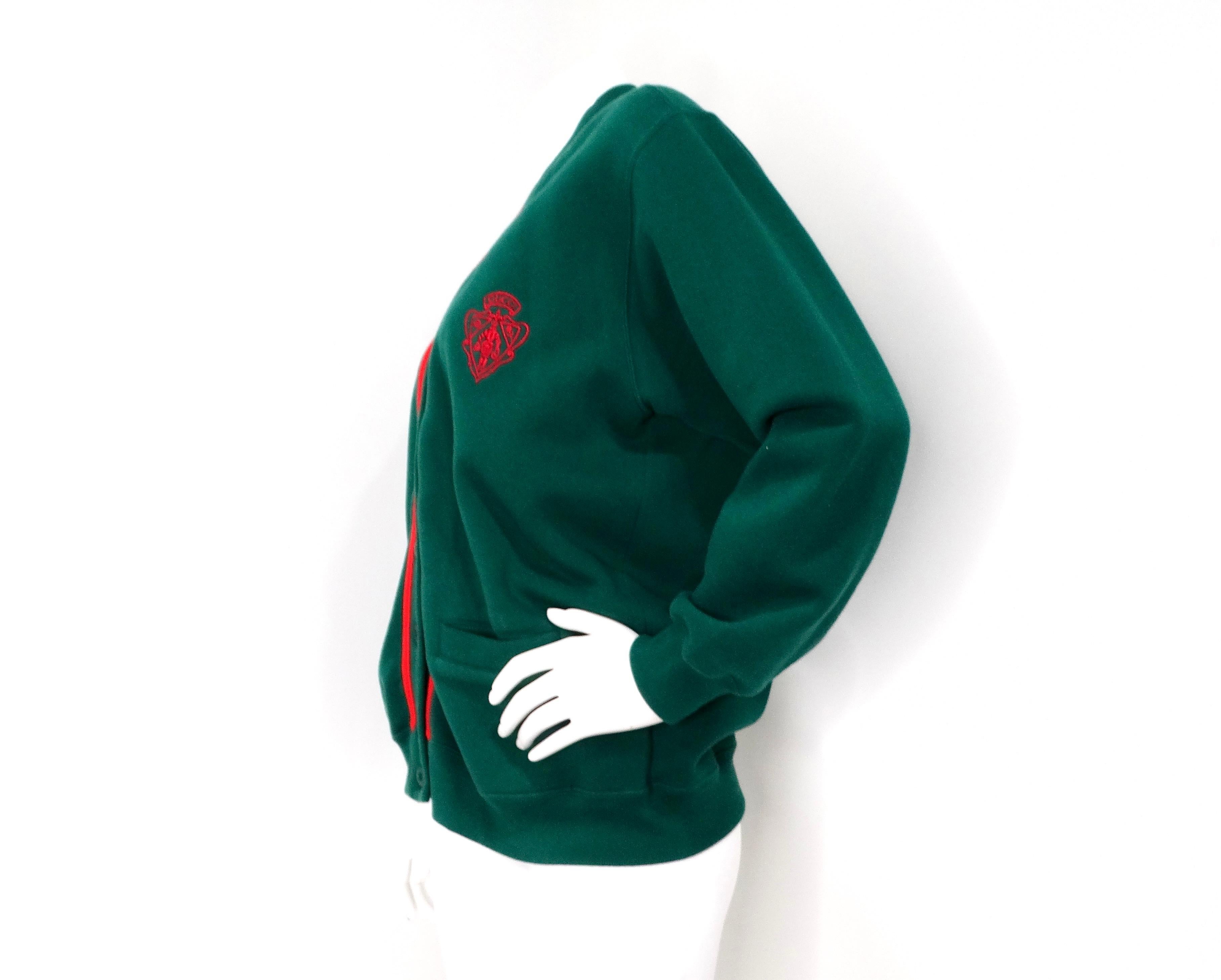 Gucci Strickjacke mit grünem und rotem Baumwoll-Logoaufnäher, ca. 1980er Jahre im Zustand „Gut“ im Angebot in Scottsdale, AZ