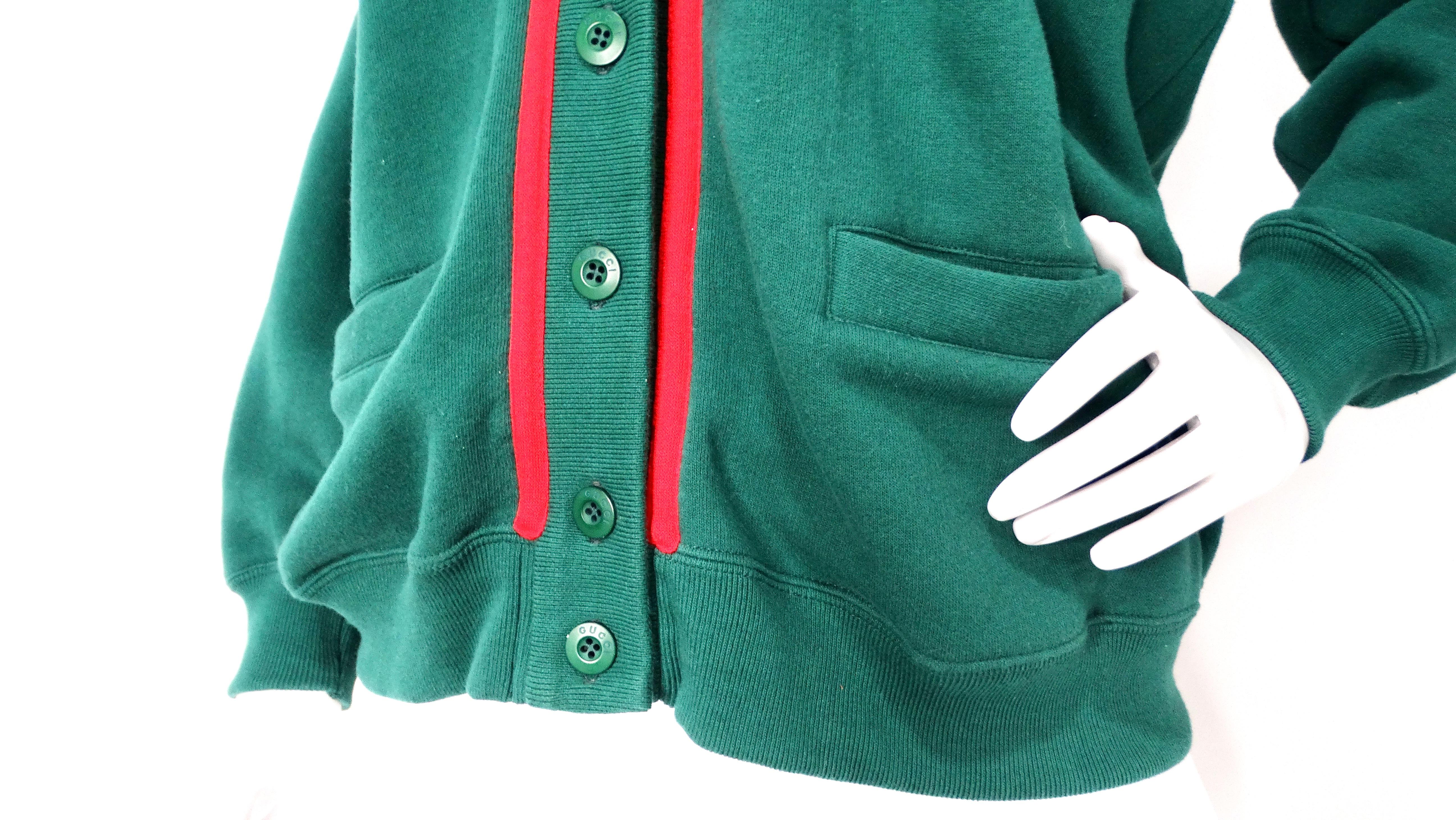 Gucci Strickjacke mit grünem und rotem Baumwoll-Logoaufnäher, ca. 1980er Jahre für Damen oder Herren im Angebot