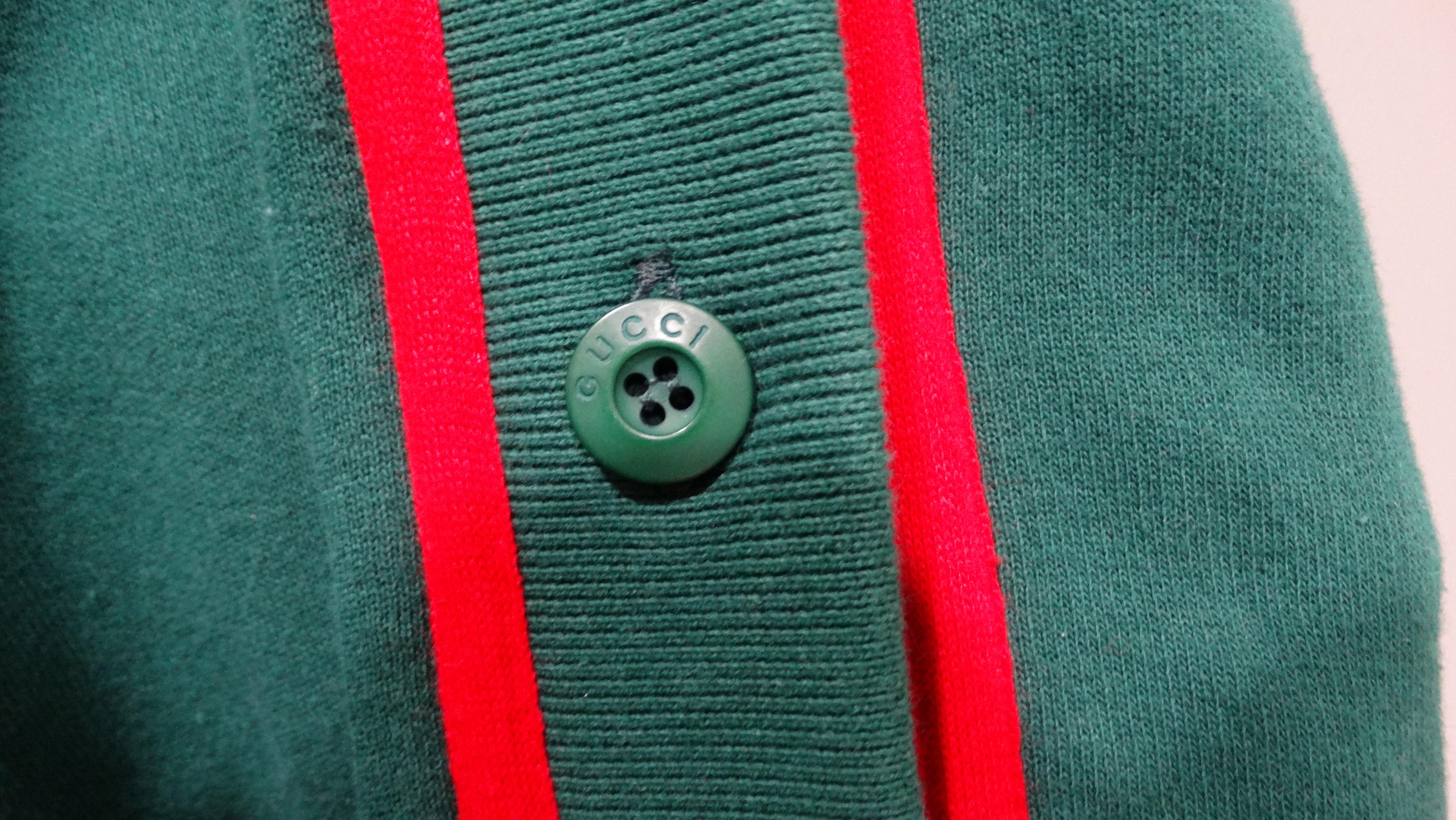 Gucci Strickjacke mit grünem und rotem Baumwoll-Logoaufnäher, ca. 1980er Jahre im Angebot 1