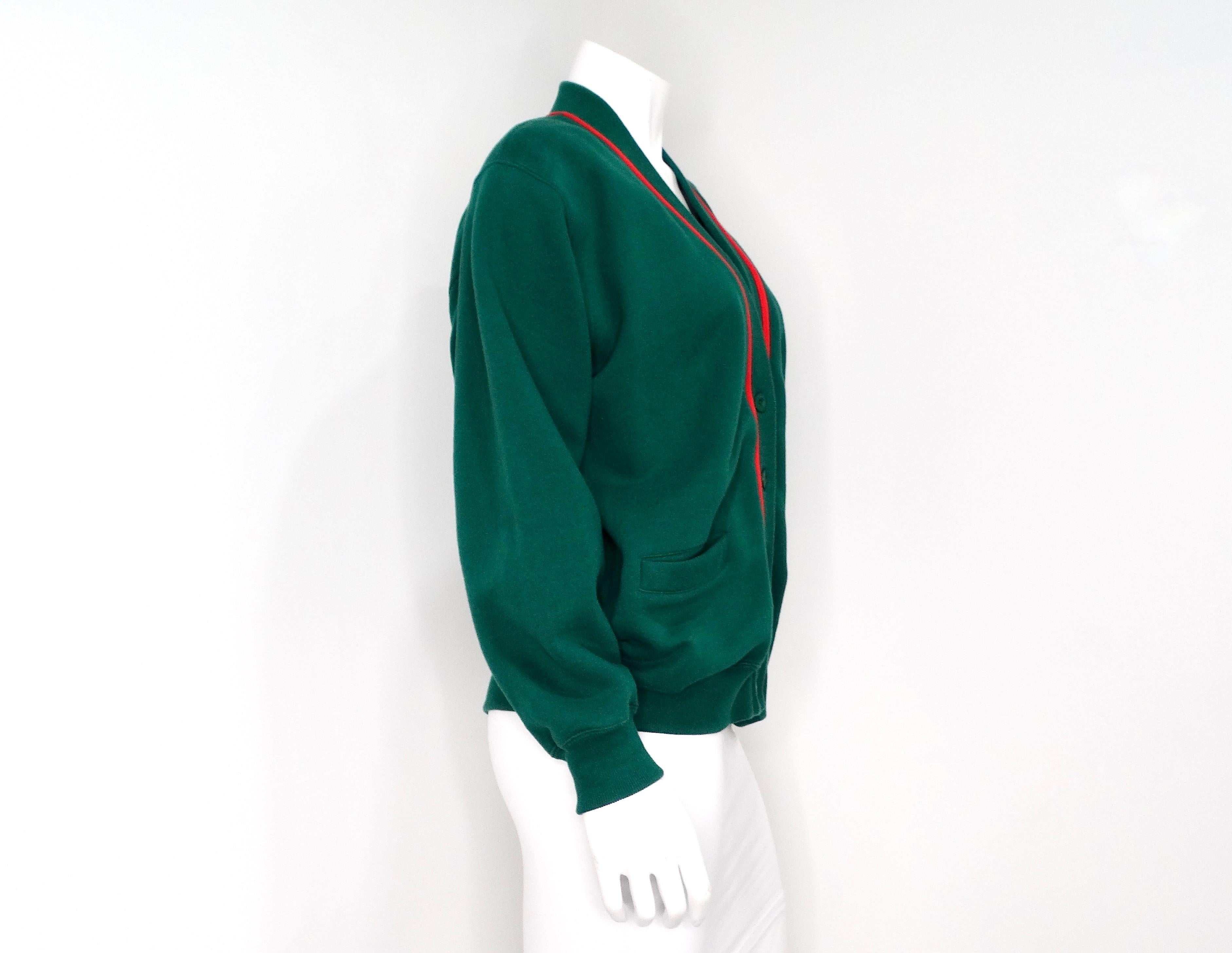Gucci Strickjacke mit grünem und rotem Baumwoll-Logoaufnäher, ca. 1980er Jahre im Angebot 3