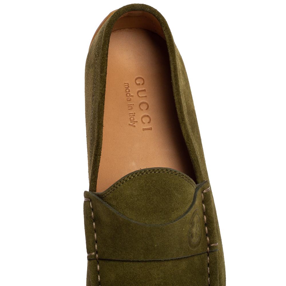 Gucci Green Suede Slip On Loafers Size 41 In Excellent Condition In Dubai, Al Qouz 2
