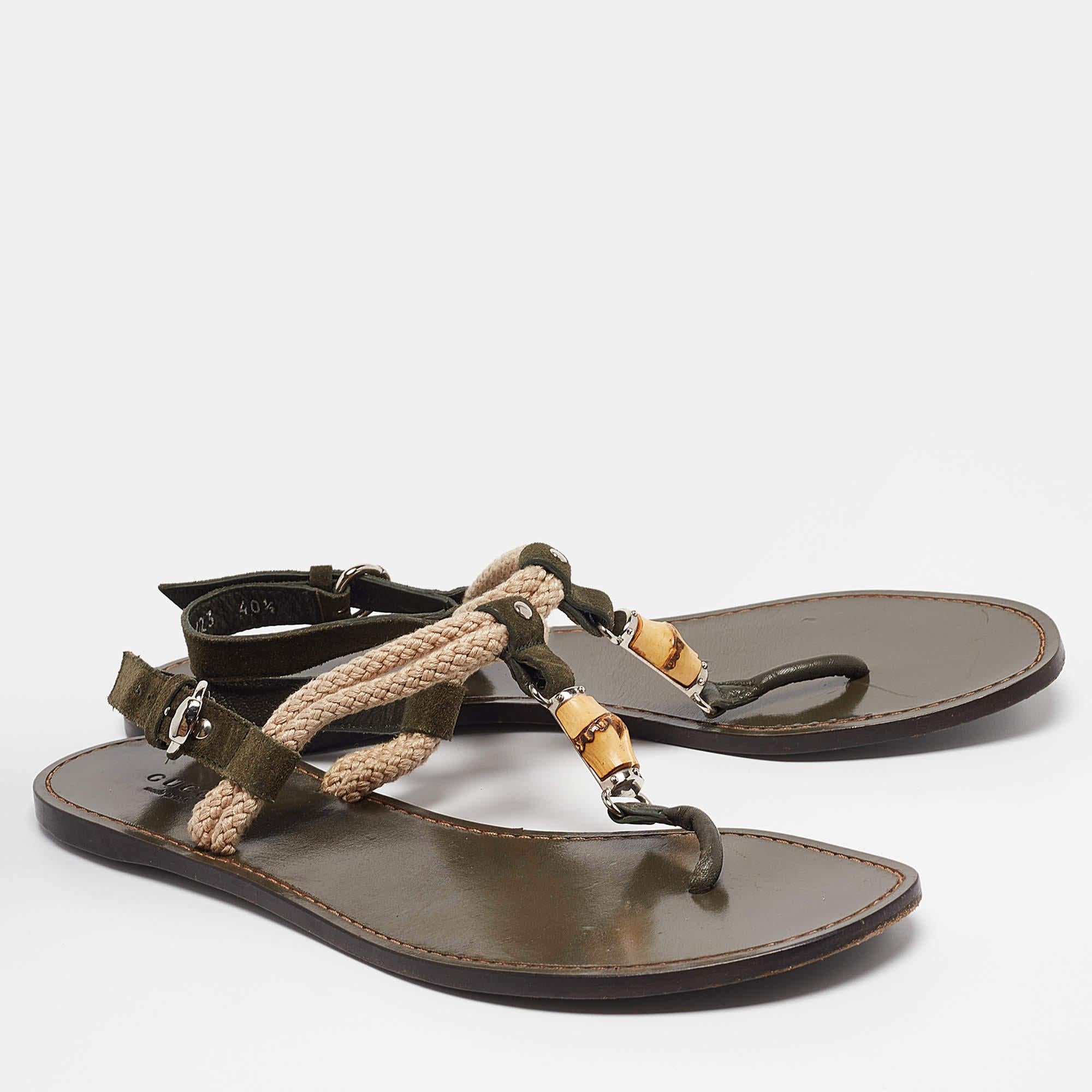 Gucci Green Suede Thong Flat Sandals Size 40.5 In Good Condition In Dubai, Al Qouz 2