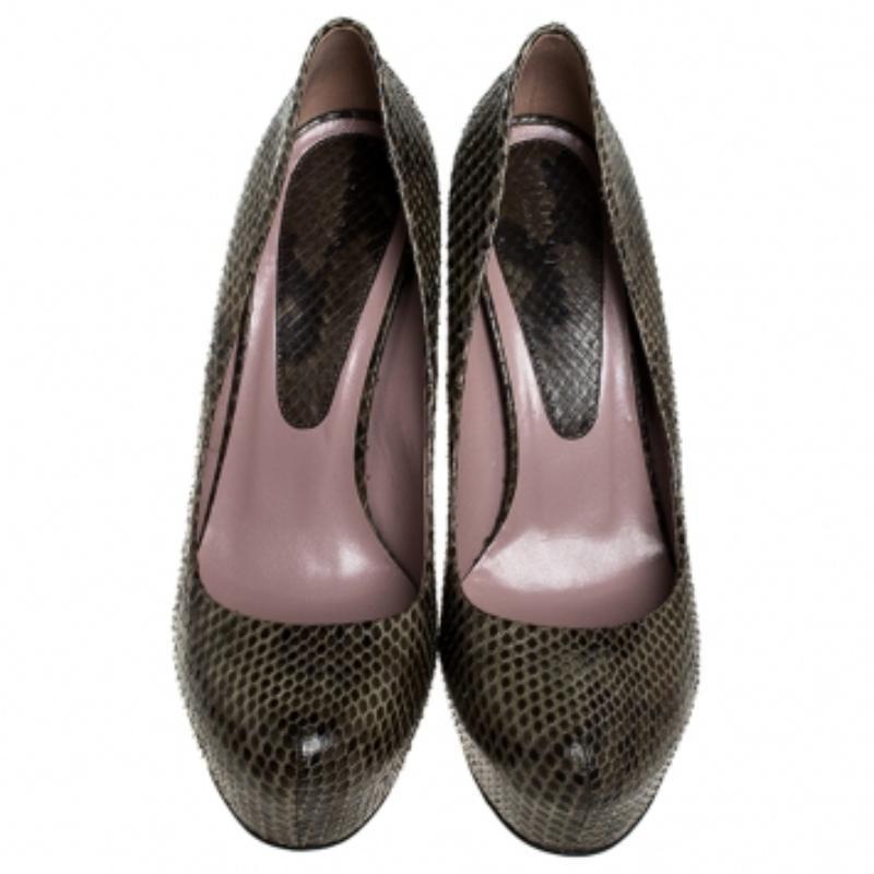Gucci Grün Zweifarbig Python Leder Versteckte Plateau Pumps Größe 40 im Angebot 1