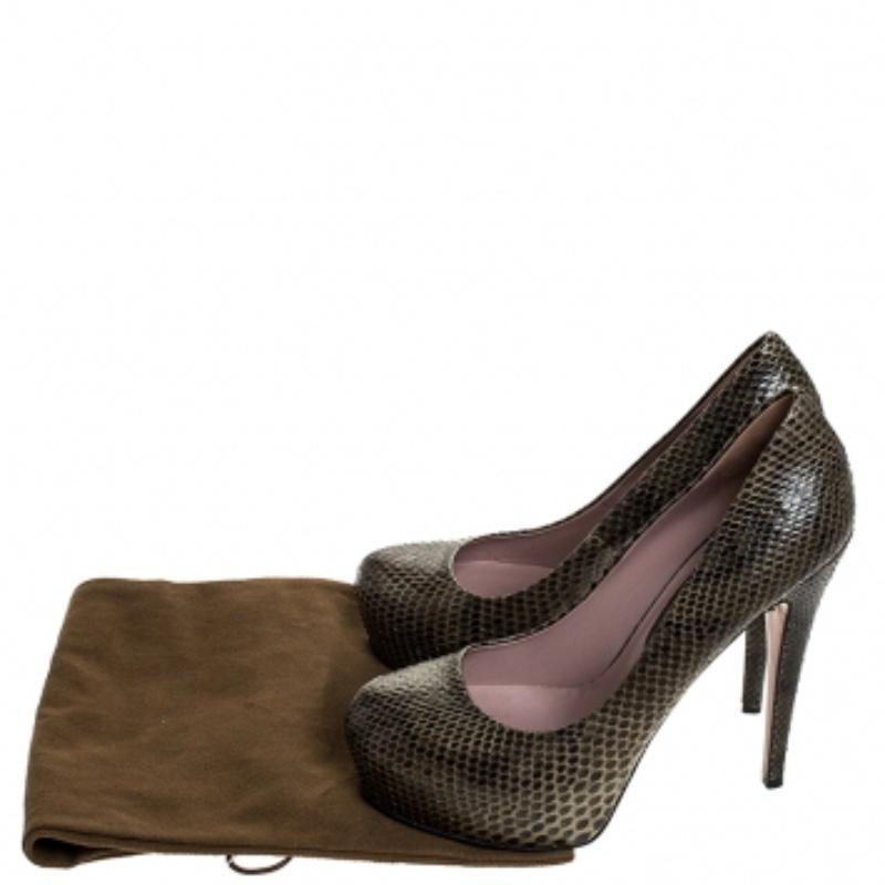 Gucci Grün Zweifarbig Python Leder Versteckte Plateau Pumps Größe 40 im Angebot 3