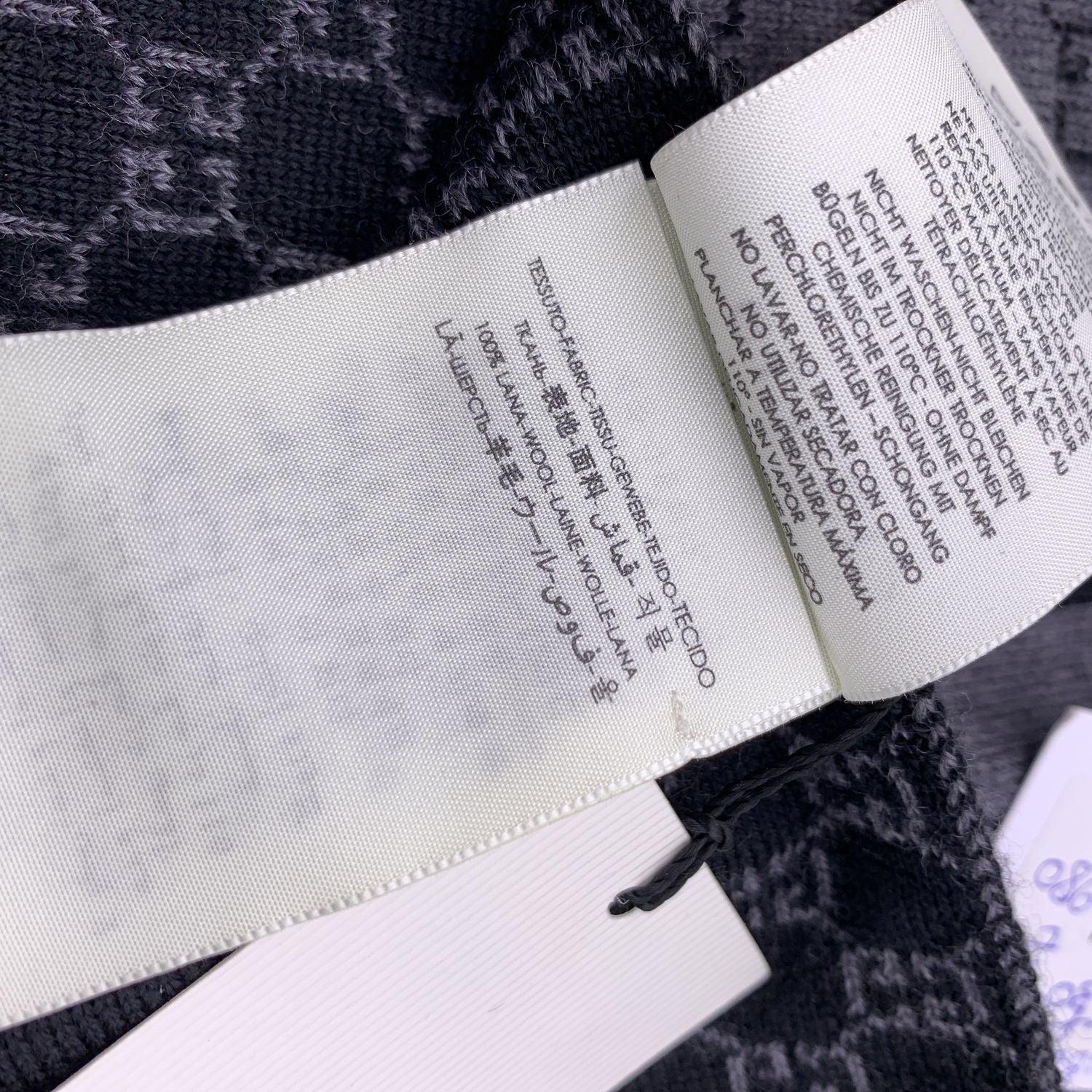 Gucci Grey and Black Wool Jacquard GG Monogram Scarf 30 x 200 cm In Excellent Condition In Rome, Rome