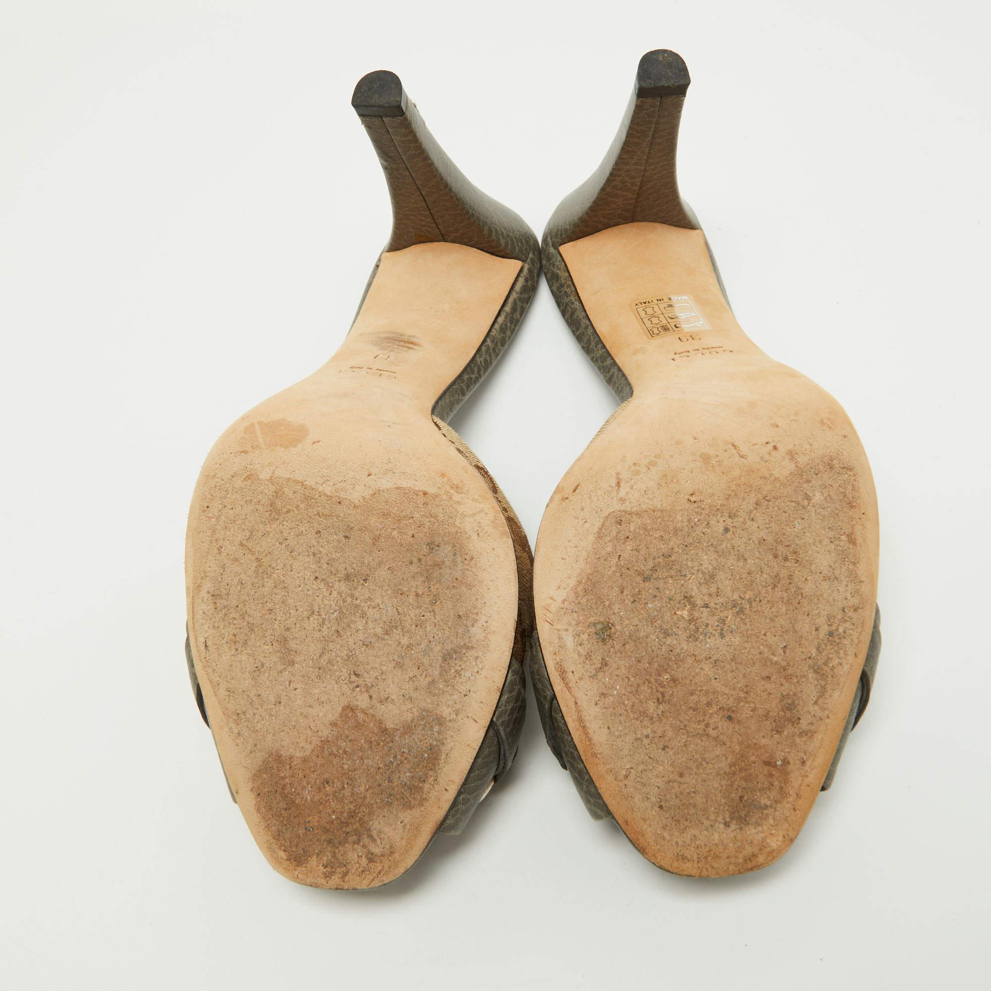 Gucci Grey/Beige Canvas and Leather Slide Sandals Size 39 5