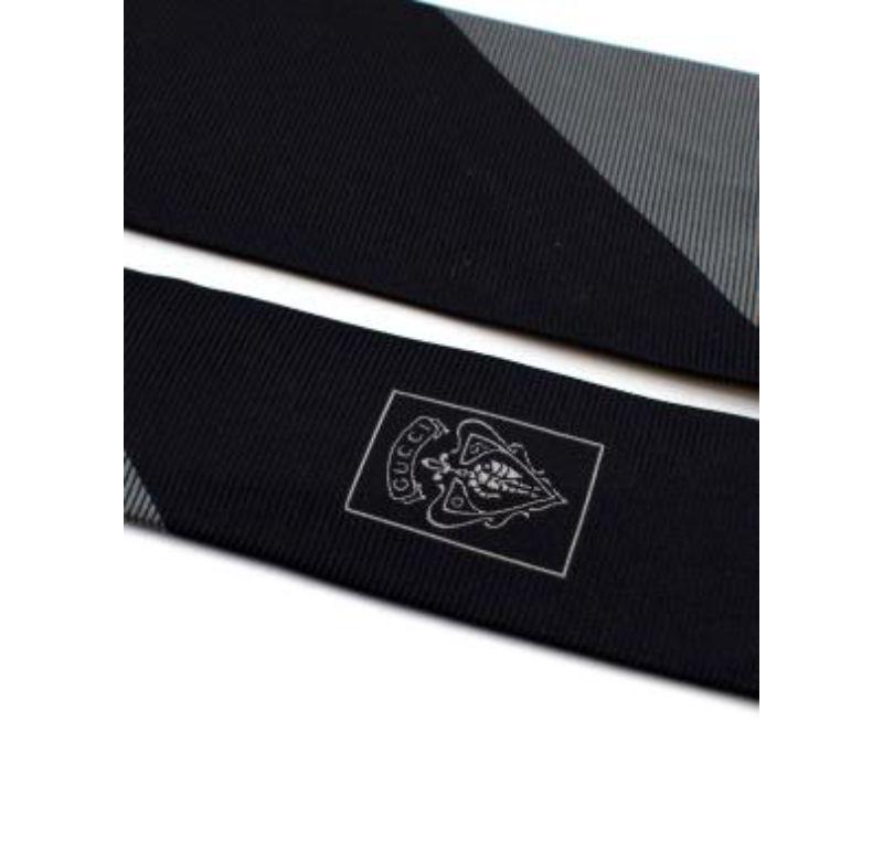 Gucci Grey Black Silk Tie In Excellent Condition For Sale In London, GB
