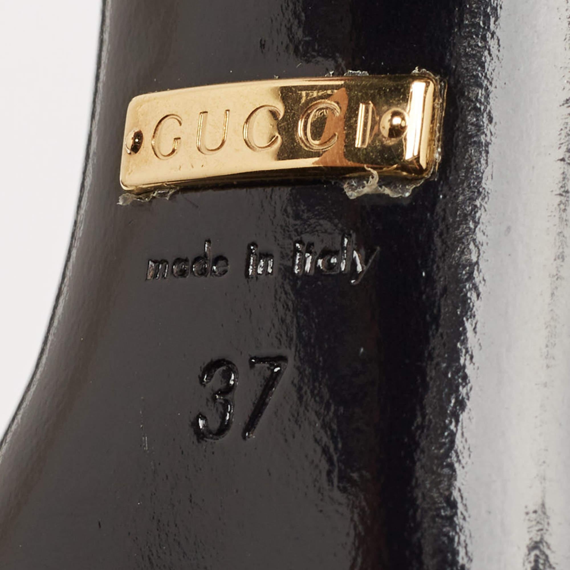 Gucci Grau/Schwarze Wildleder-Pumps mit Knöchelmanschette aus Leder Größe 37 im Angebot 1