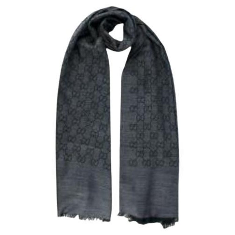 Gucci - Écharpe à monogrammes en laine et soie grise et noire En vente sur  1stDibs