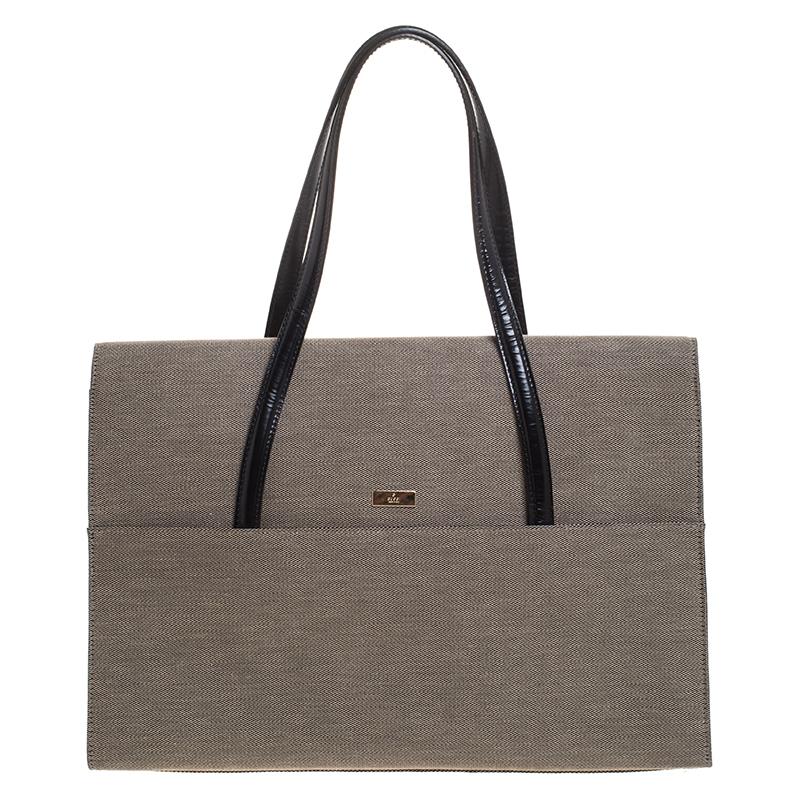 Featuring the iconic Lady Lock, this tote is from Gucci. This bag is crafted from grey canvas and features two leather handles. The lock closure opens to a fabric-lined interior that houses an open compartment. Carry this trendy style for a