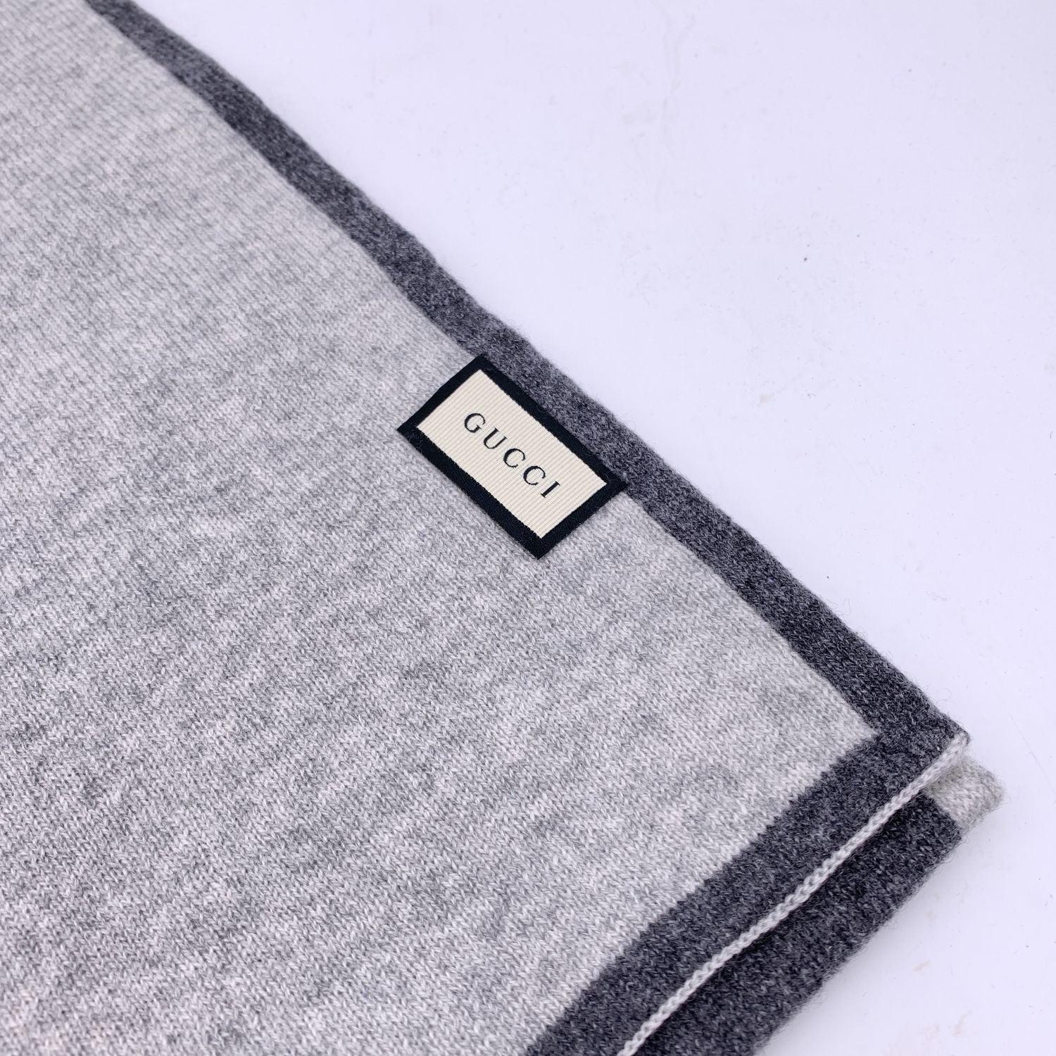 Écharpe unisexe Gucci en cachemire gris avec logo GG 23 x 180 cm en vente 1