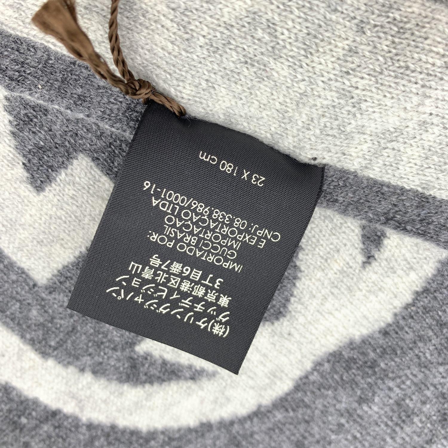 Écharpe unisexe Gucci en cachemire gris avec logo GG 23 x 180 cm en vente 3