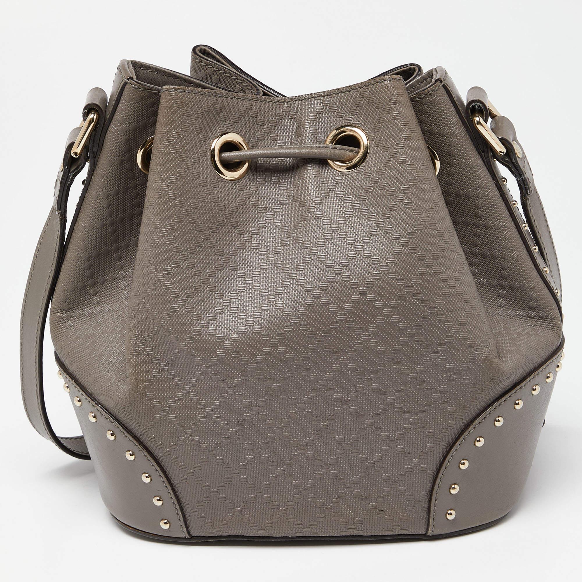 Gucci Grey Diamante Leather Medium Hilary Bucket Bag In Fair Condition For Sale In Dubai, Al Qouz 2