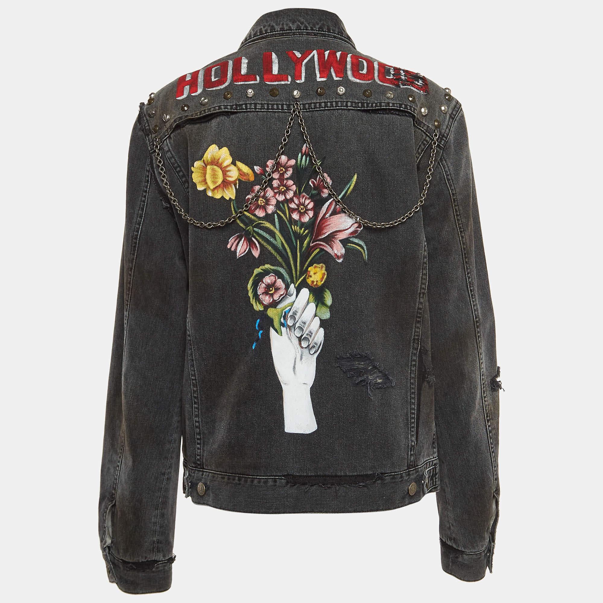 Infuse an extra dose of style into your outfit with this highly fashionable jacket. Tailored from quality materials, it embodies a contemporary vibe and is filled with functional characteristics.

