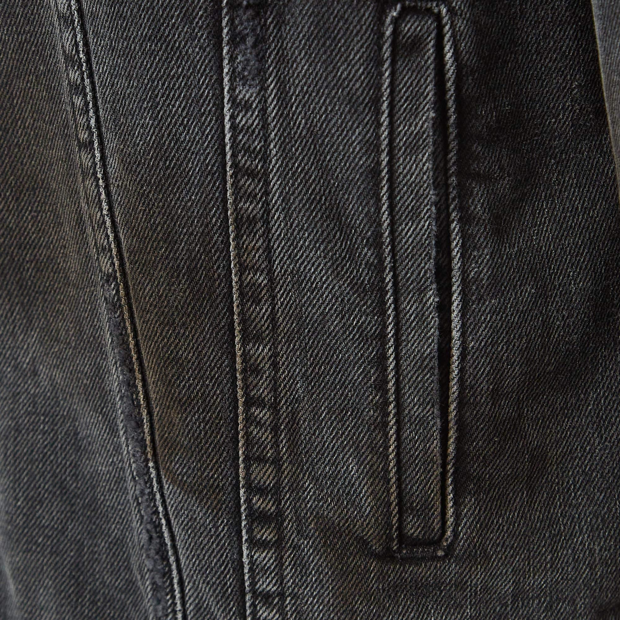 Graue Distressed Ripped Denim-Jacke aus Denim mit Metalldetails von Gucci XL im Angebot 2