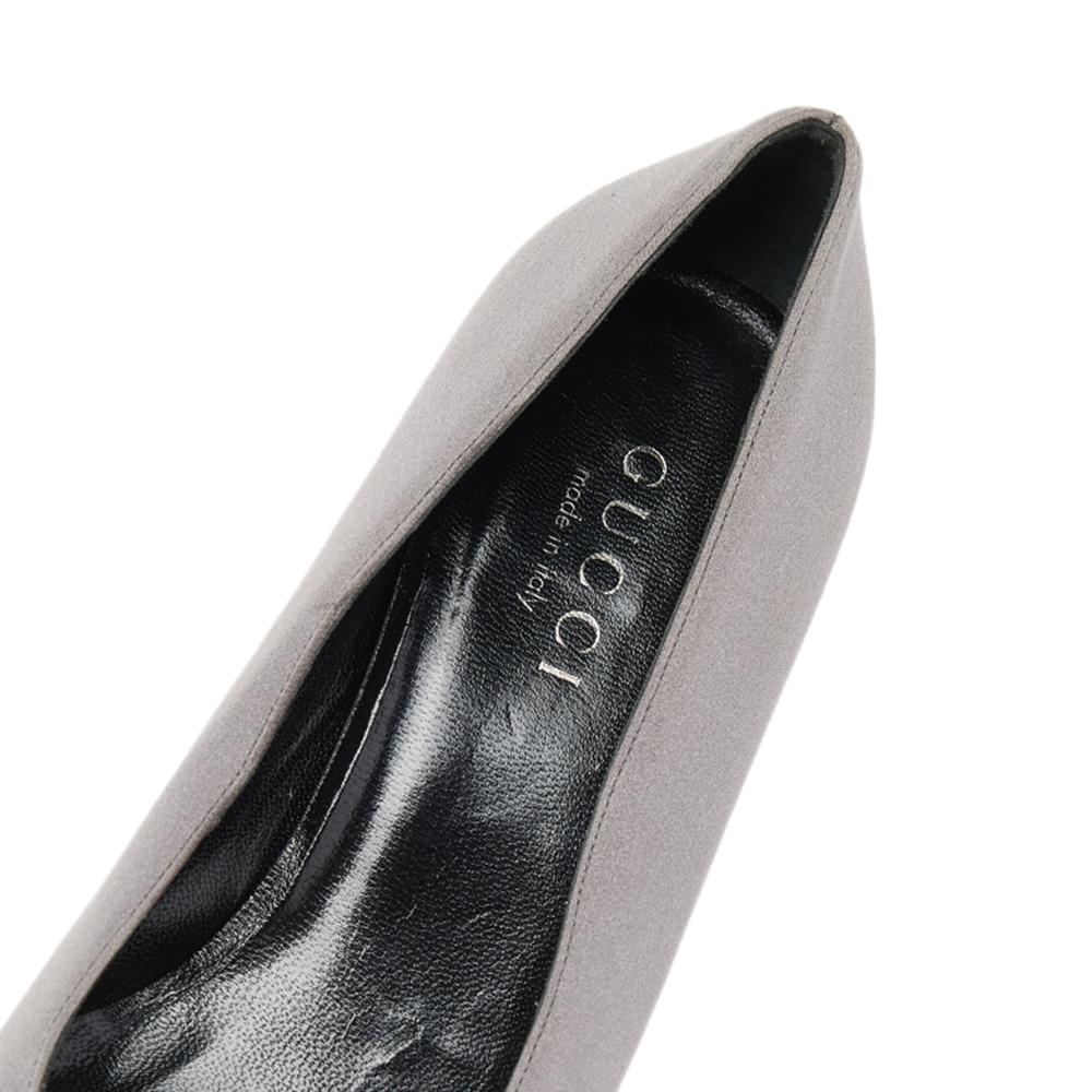 Women's Gucci Grey Fabric Square Toe Metal Trim Block Heel Pumps Size 37.5 For Sale