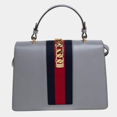Gucci Patch-Ledertasche mit grauen floralen Pailletten Medium Sylvie Top Handle