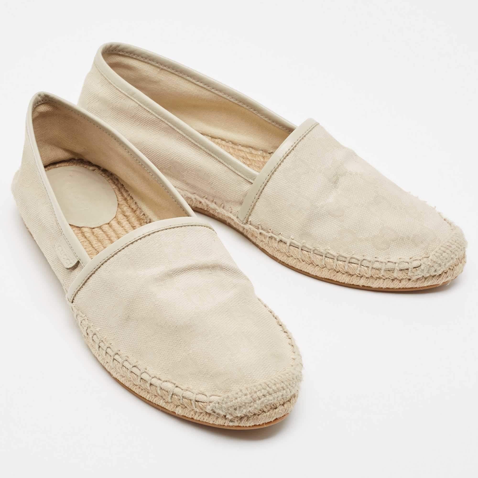 Gucci Grey GG Canvas and Leather Espadrille Flats Size 38 In Good Condition For Sale In Dubai, Al Qouz 2