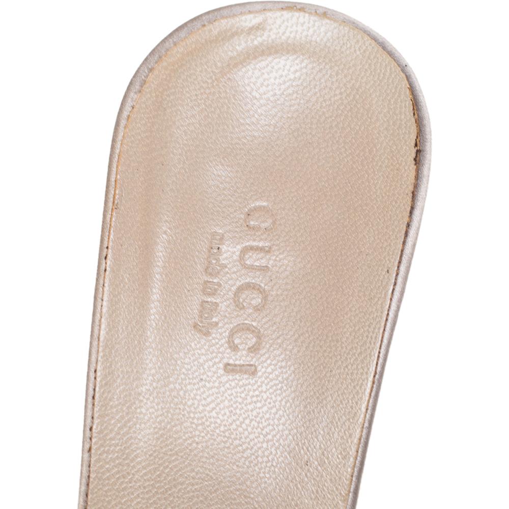 Gucci Grey GG Interlocking Satin Strappy Slide Sandals Size 37.5 In Good Condition In Dubai, Al Qouz 2