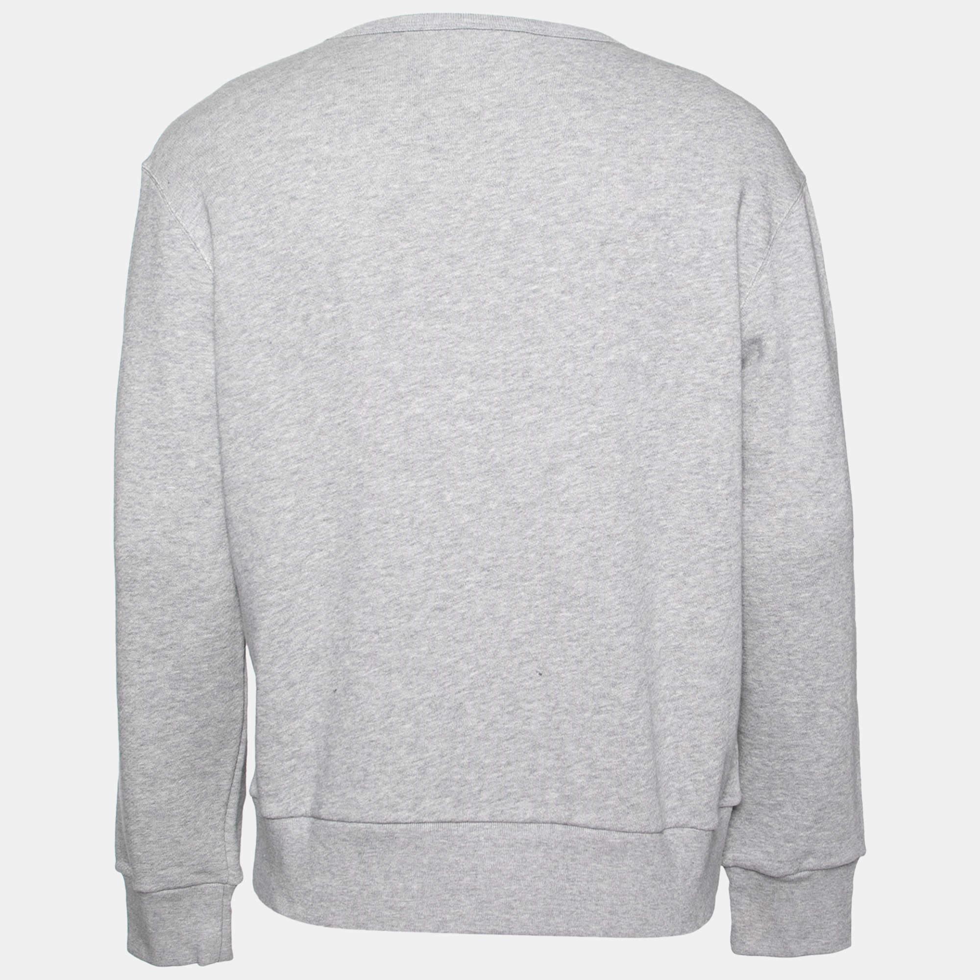 Whether you want to go out on casual outings with friends or just want to lounge around, this Gucci sweatshirt is a versatile piece and can be styled in many ways. It has been made using high-grade materials and the creation will go well with basic