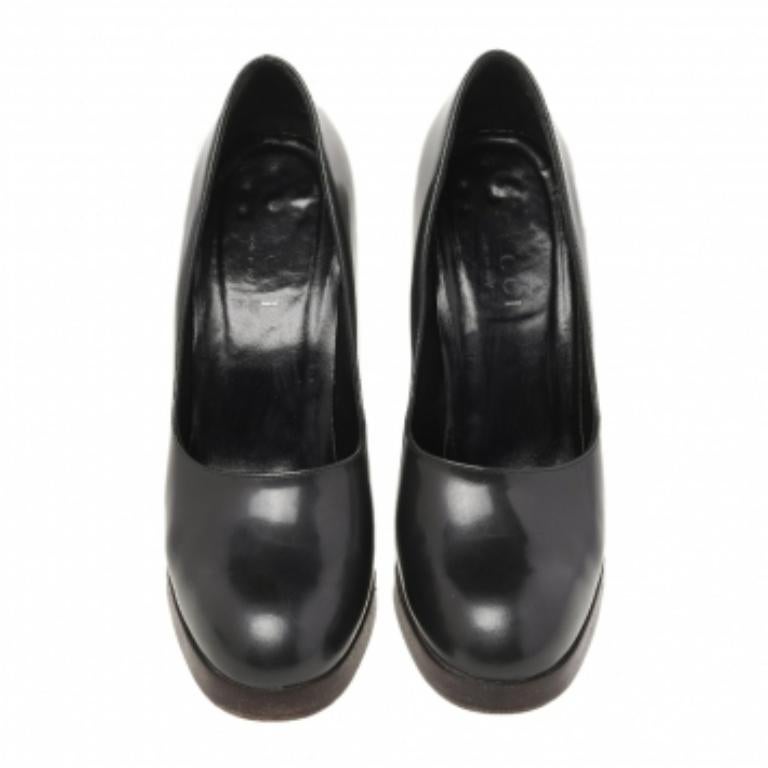 Le décolleté Gucci sono il tuo paio di scarpe comode e di lusso. Con l'esterno in pelle grigia, queste décolleté firmate sono un'ottima scelta. Sono caratterizzate da punta tonda, plateau e tacco a blocco di 11,5 cm.