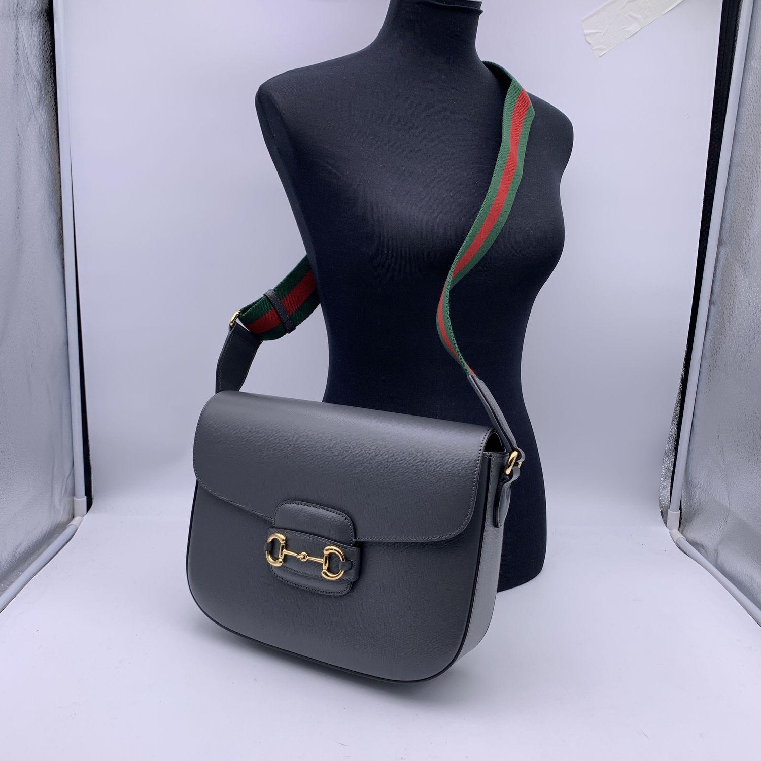 This beautiful Bag will come with a Certificate of Authenticity provided by Entrupy. The certificate will be provided at no further cost.

Beautiful Gucci '1955 Horsebit' shoulder bag, crafted in grey leather. Structured shape. This model is a