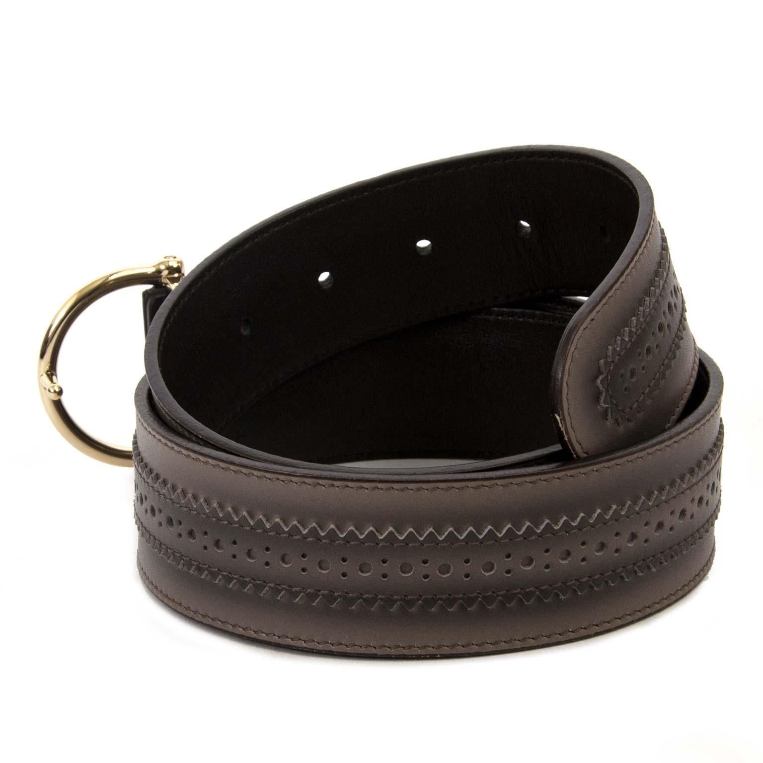 Very good condition

Gucci Grey Leather Horsebit Belt - Size 85

This gorgeous belt by Gucci is crafted in structured and perforated brownish grey leather.
It features a gold-toned horsebit buckle.
A beautiful belt that will complete any outfit!