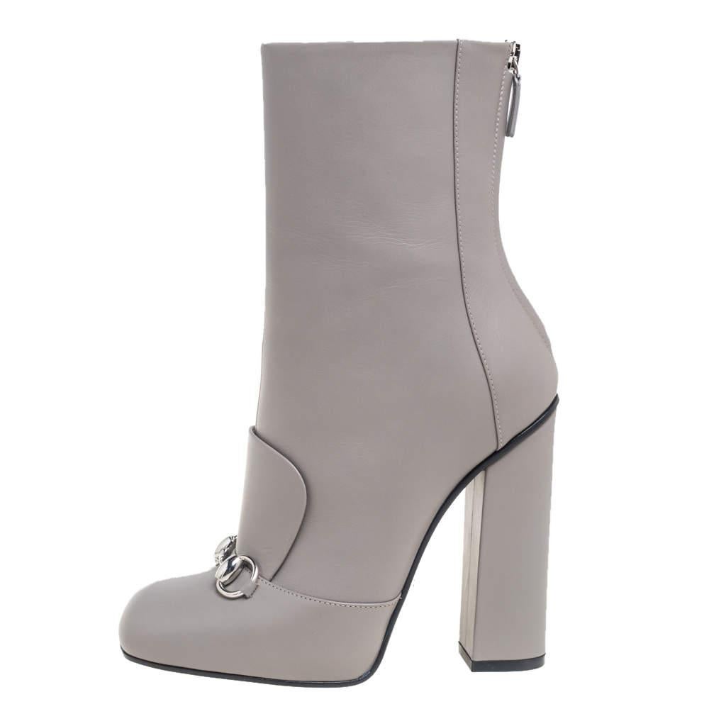 Make a flawless addition to your designer shoewear collection with these ankle boots from the House of Gucci. They are created using grey leather on the exterior and exhibit a silver-toned Horsebit detail on the front. These boots are characterized