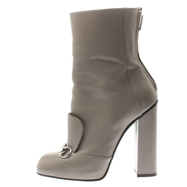Gucci Grey Leather Horsebit Detail Ankle Boots Size 39.5 For Sale at