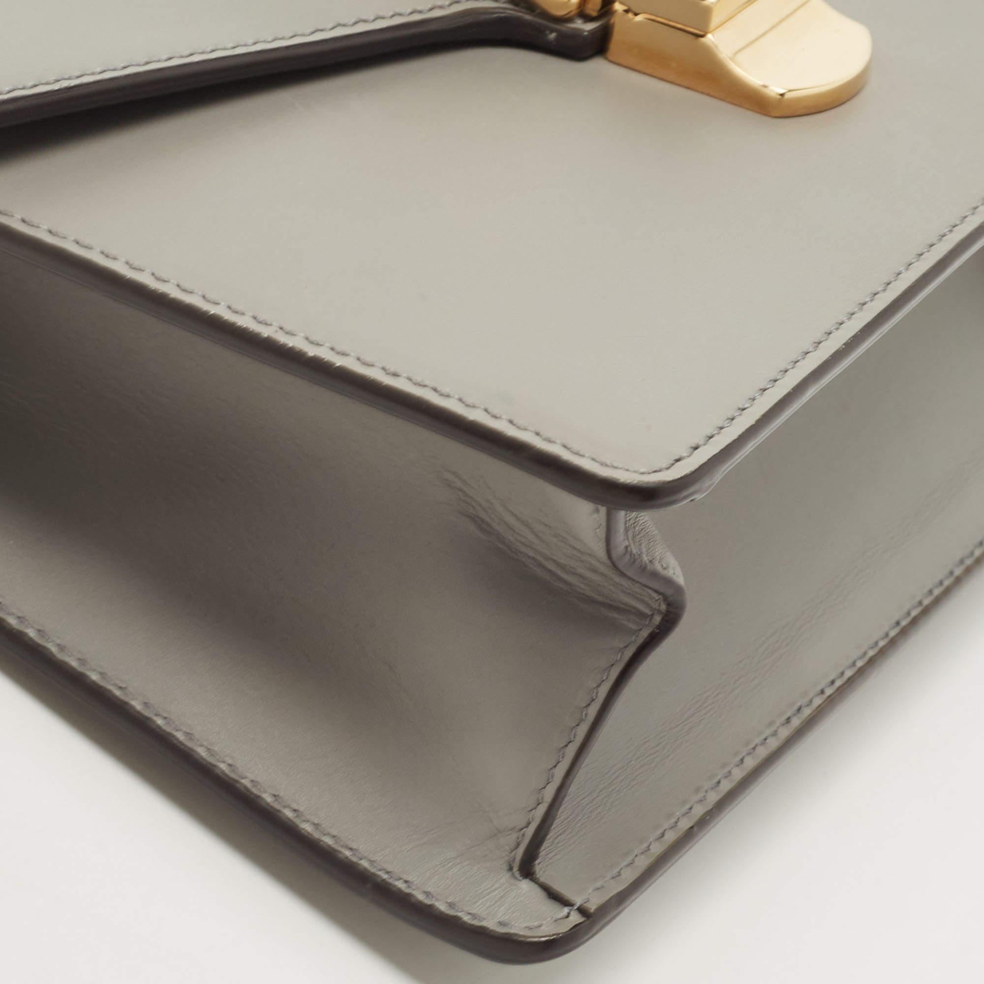 Gucci Grey Leather Mini Web Chain Sylvie Top Handle Bag In Good Condition In Dubai, Al Qouz 2