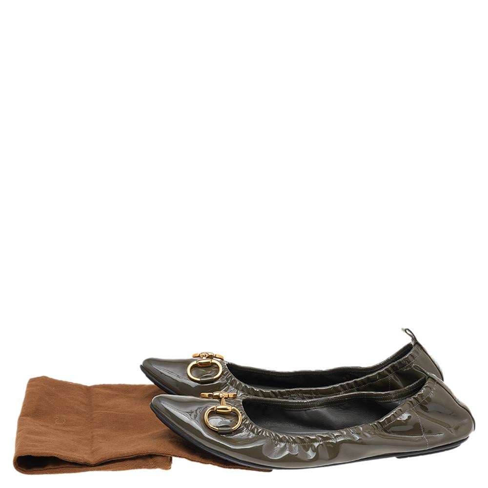 These grey Gucci ballet flats are simply elegant and luxe. Crafted from patent leather, they flaunt Horsebit details on the uppers and a scrunch style to give you a good fit.

Includes: Original Dustbag