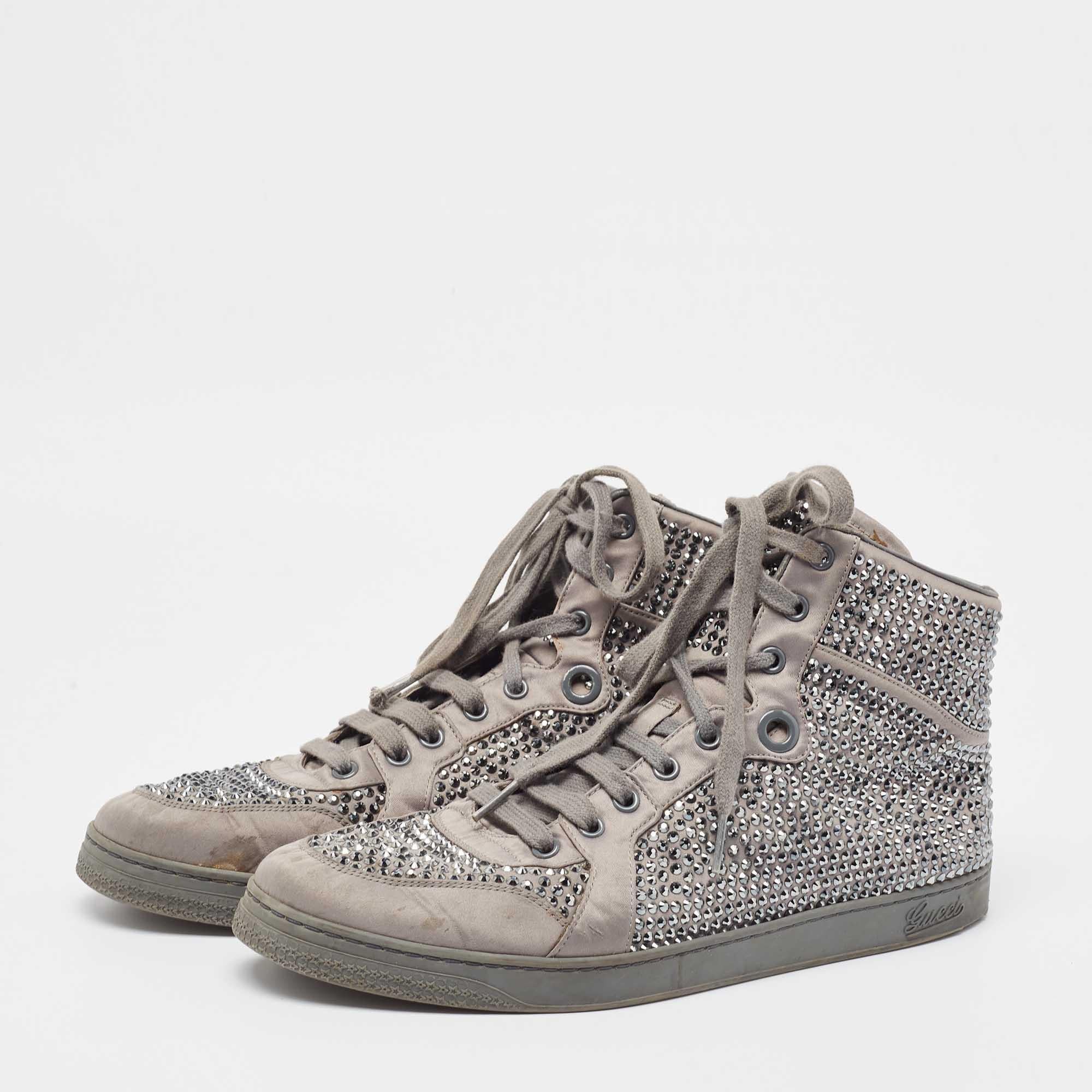 Coming in a classic silhouette, these designer sneakers are a seamless combination of luxury, comfort, and style. These sneakers are finished with signature details and comfortable insoles.