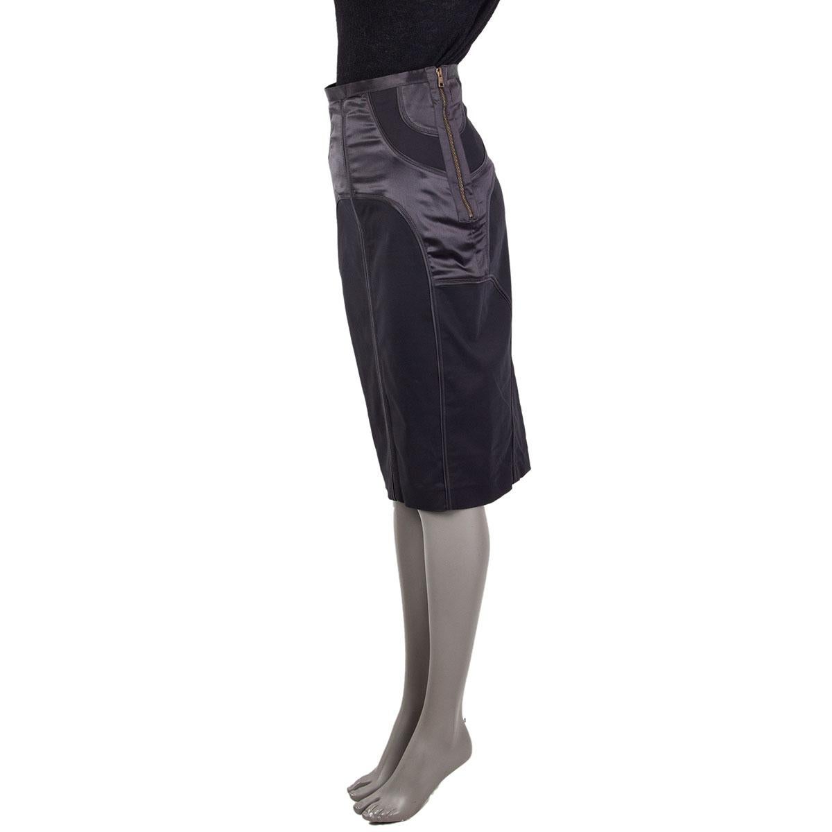 Gucci structured pencil skirt in anthracite grey viscose (57%), polyamide (35%), elastane (5%) and silk 3%. Top part lined in viscose (62%) and polyester (38%). Opens with a zipper on the side. Has been worn and it is in excellent condition.

Tag