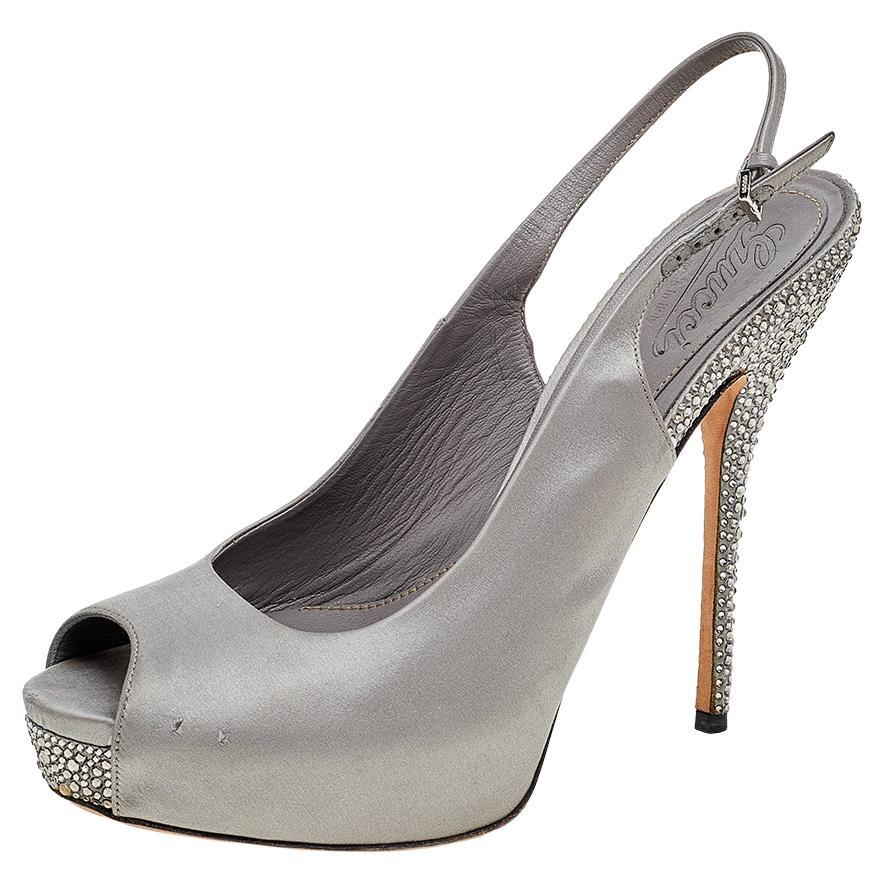 Gucci Grey Satin Peep Toe Platform Crystal Embellished Slingback Sandals Size 39 For Sale