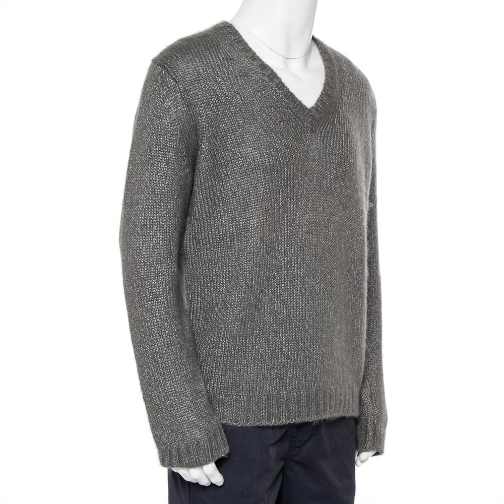 Gucci's sweater is a smart piece that will look good irrespective of what it's being paired with. Cut from quality fabrics in a soft grey hue, it is crafted in a relaxed silhouette with long sleeves. Team this with your pants or regular jeans for a