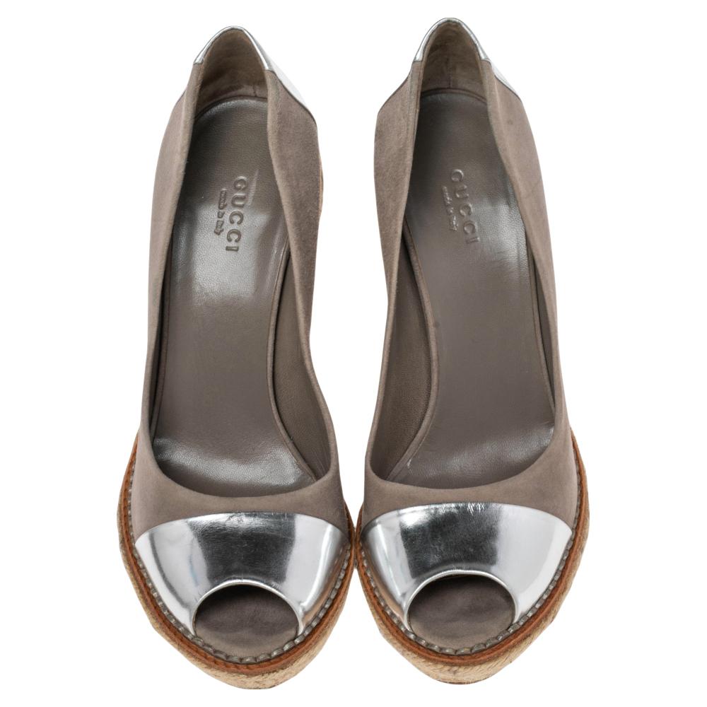 Women's Gucci Grey/Silver Suede And Leather Peep Toe Espadrilles Wedges Size 37.5 For Sale