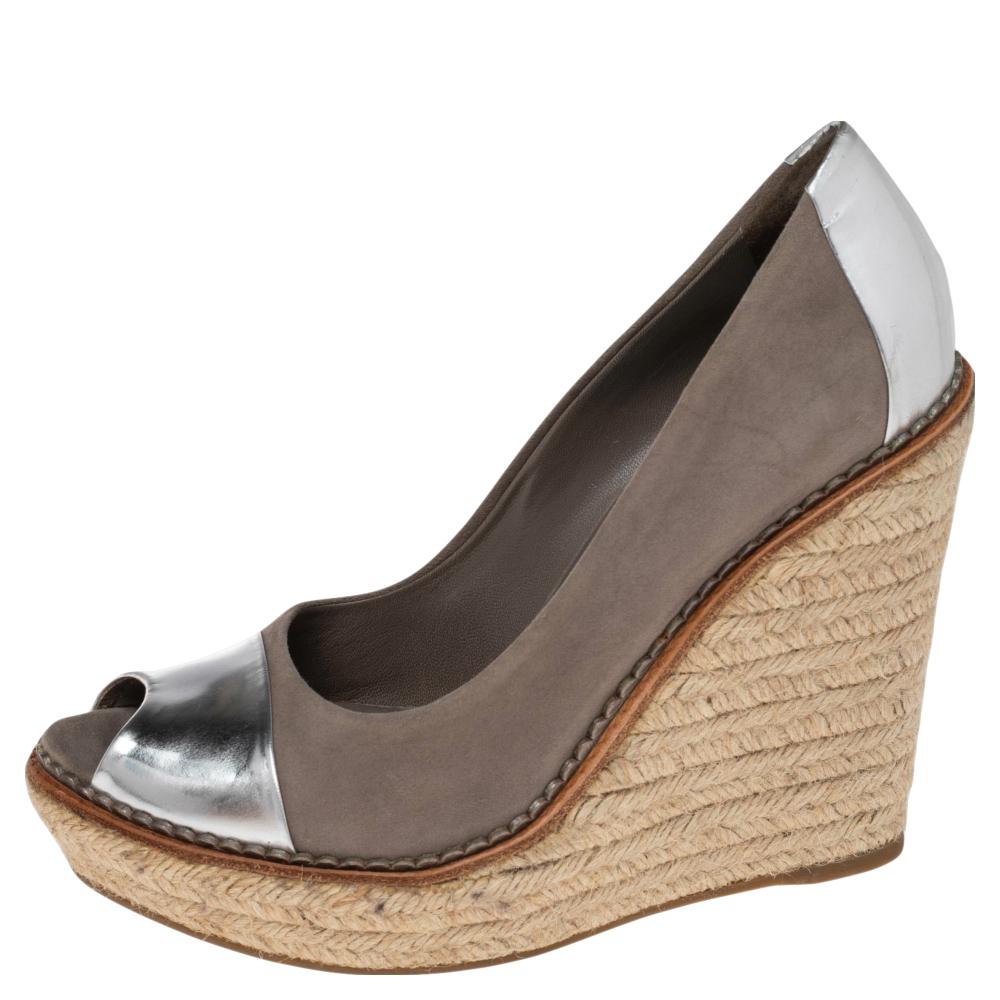 Gucci Grey/Silver Suede And Leather Peep Toe Espadrilles Wedges Size 37.5 For Sale 1