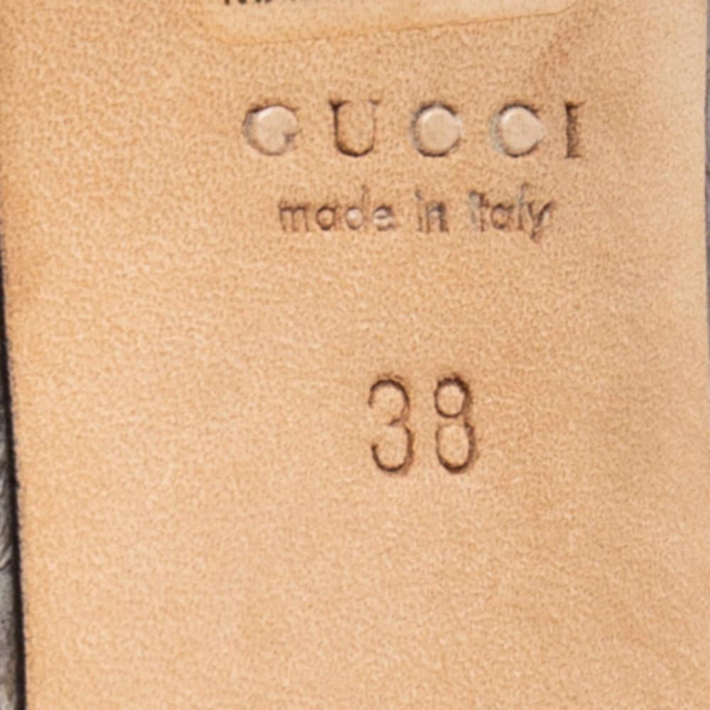 Gucci Grey Snakeskin Leather Peep-Toe Platform Pumps Size 38 For Sale 3
