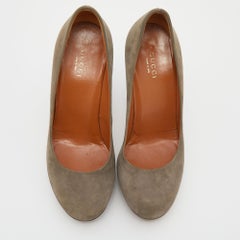 Gucci - Escarpins à plateforme Charlotte en daim gris, taille 37