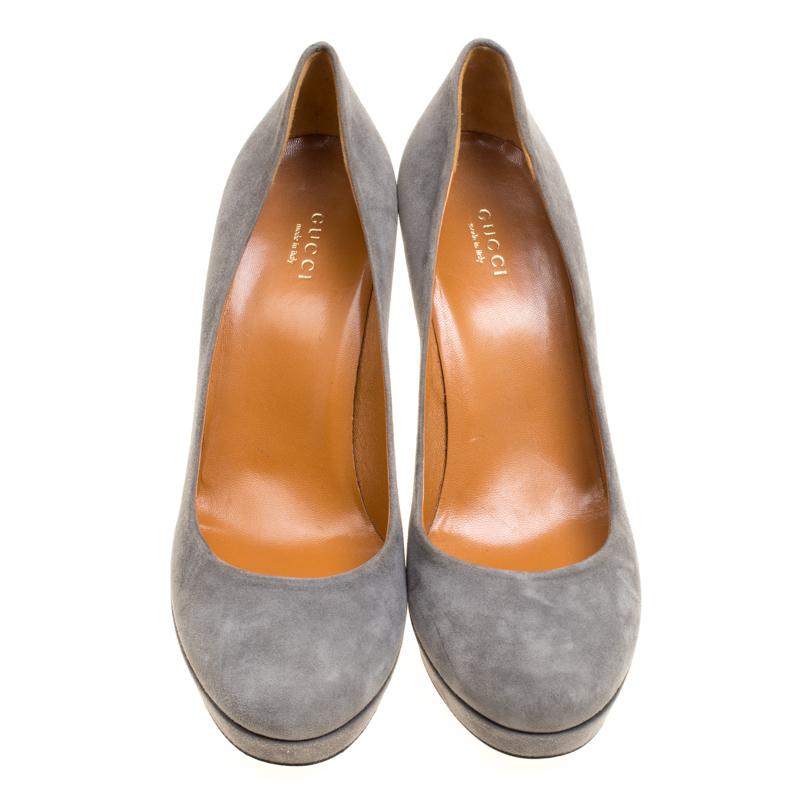 Understated yet fashionable, these Charlotte pumps from Gucci will fetch you a lot of compliments. These grey pumps are crafted from suede and feature round toes, leather lined insoles, 11.5 cm heels and solid platforms that provide maximum comfort