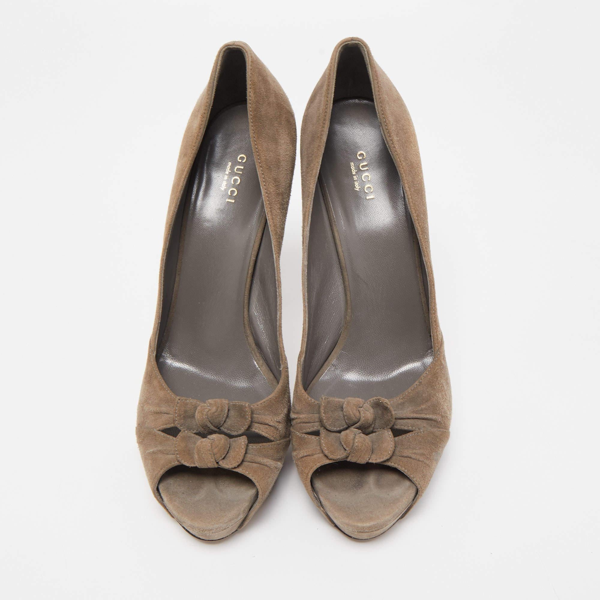 Marron Escarpins Gucci en daim gris à double nœud et bout ouvert, taille 40,5