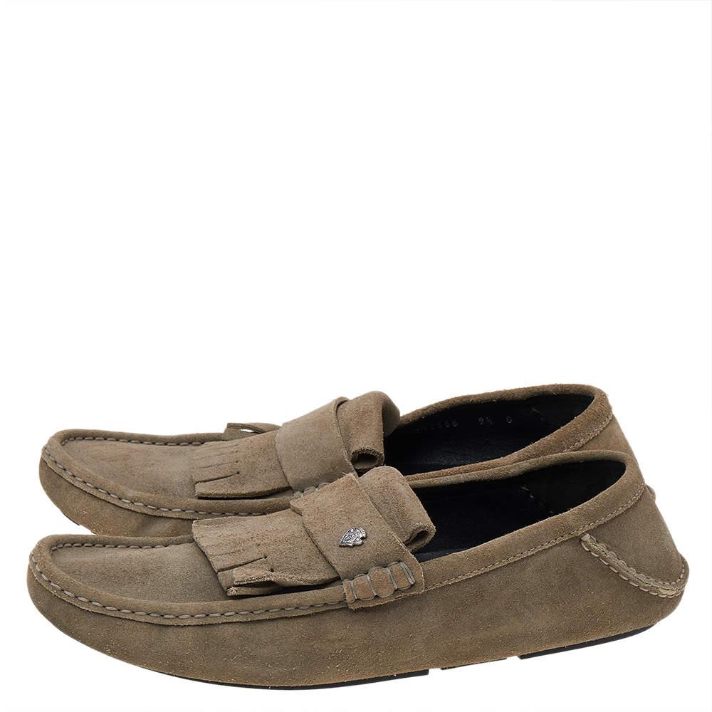 Gucci Grey Suede Fringe Slip On Loafers Size 43.1 In Good Condition For Sale In Dubai, Al Qouz 2
