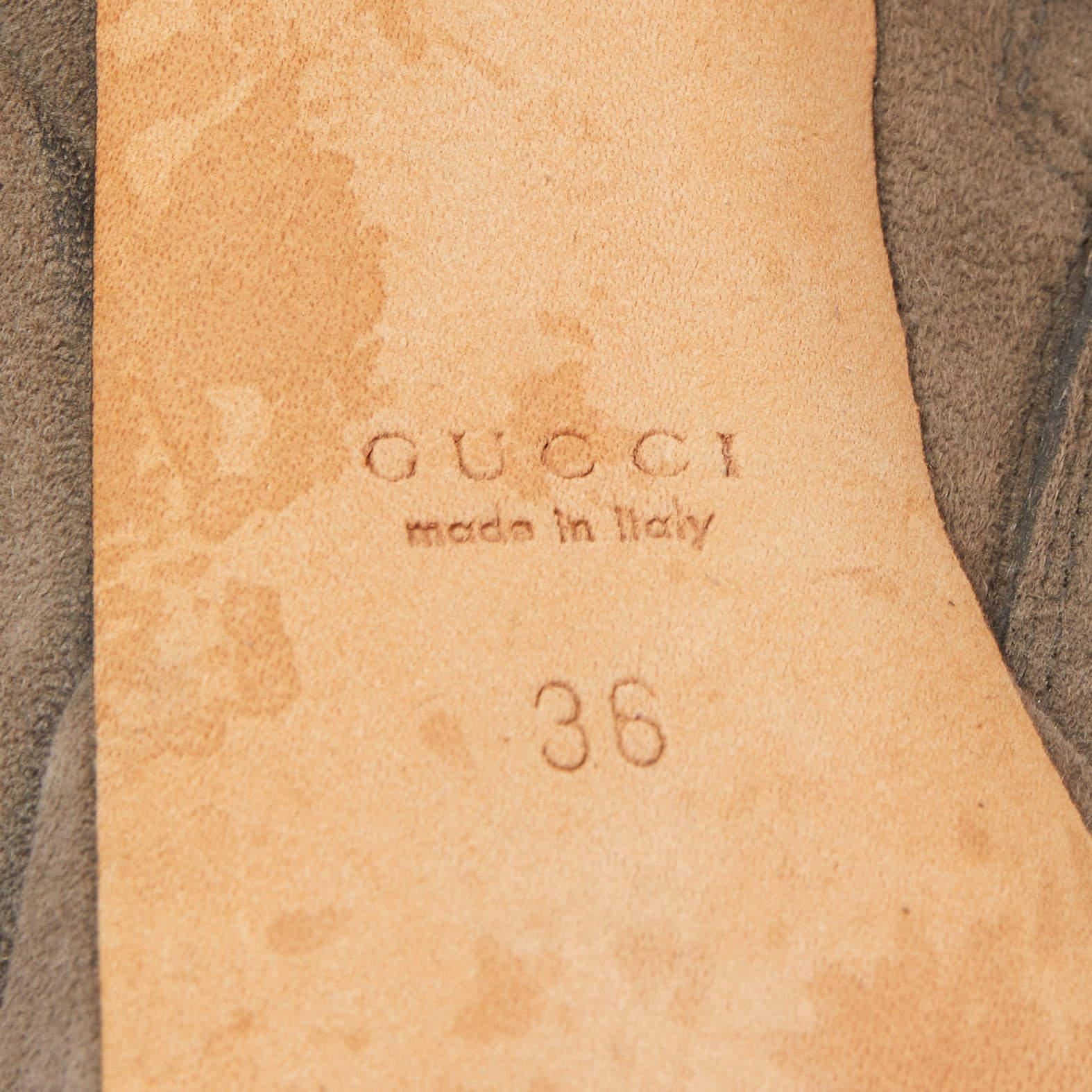 Gucci Grau Wildleder Plateau Stiefeletten Größe 36 im Angebot 3